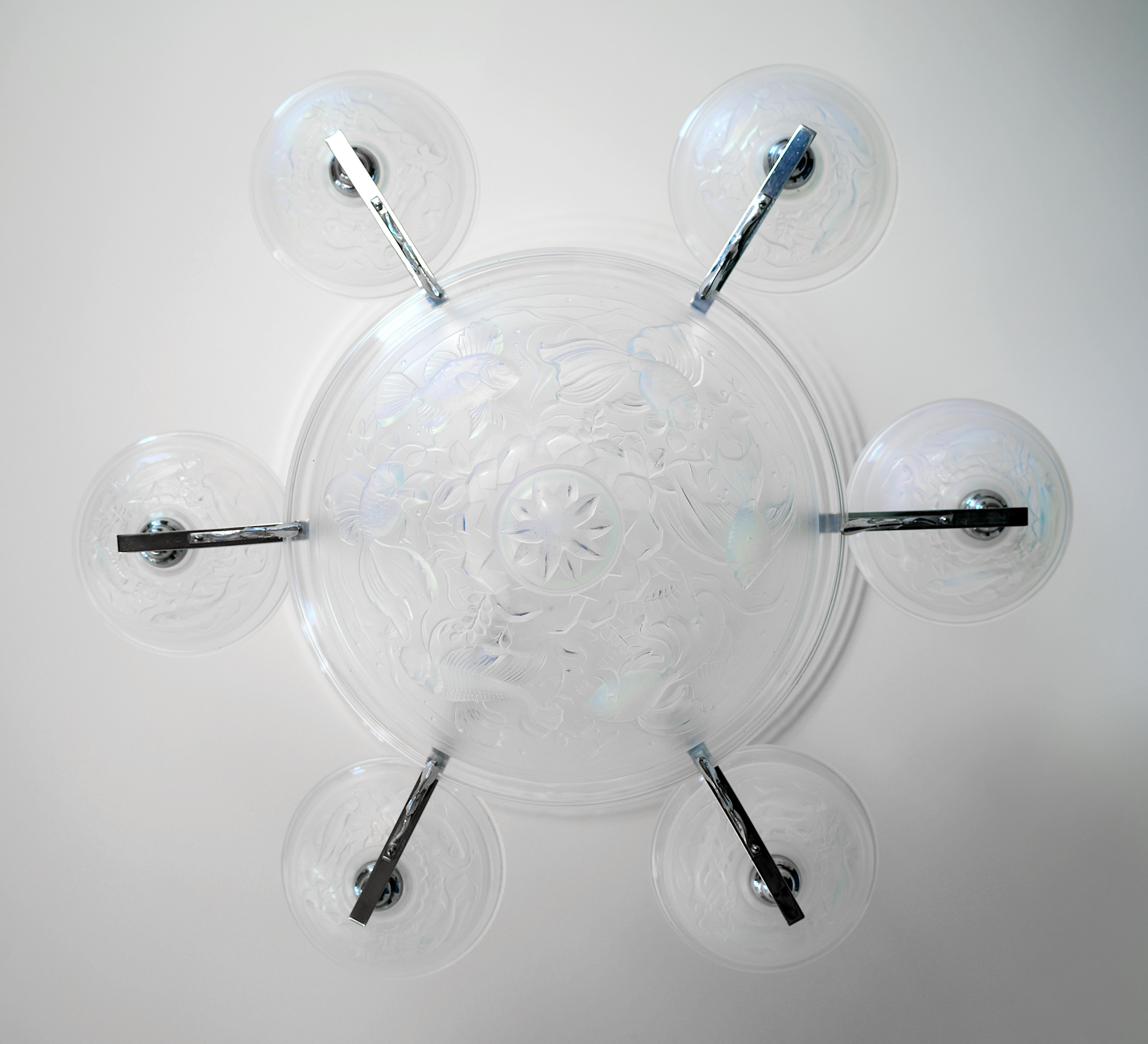 Grande lampadario Art Deco francese cromato e opalescente 1920 In condizioni ottime in vendita a Saint-Amans-des-Cots, FR