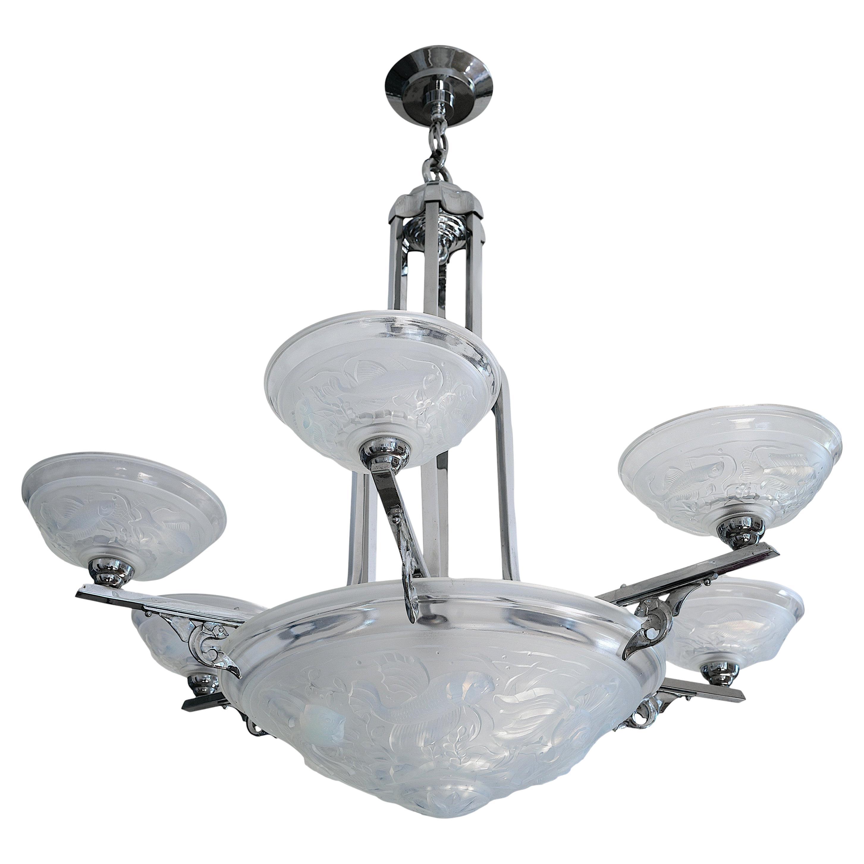 Grande lampadario Art Deco francese cromato e opalescente 1920 in vendita