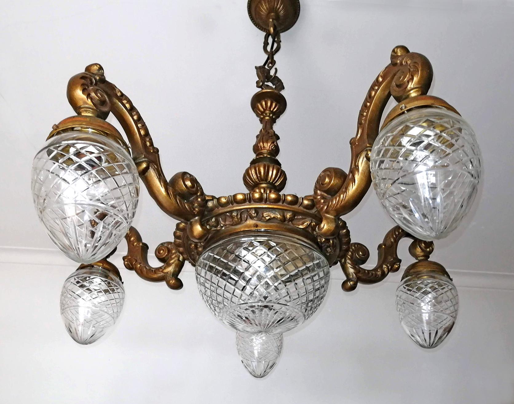 Large French Art Deco Cut Crystal Globes & Gilt Bronze Ornate Chandelier, 1920s In Good Condition In Coimbra, PT