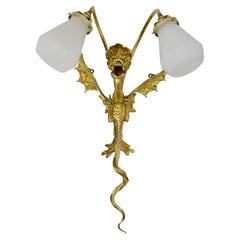 Große französische Art-Déco-D Drachen-Doppelwandleuchte, 1920