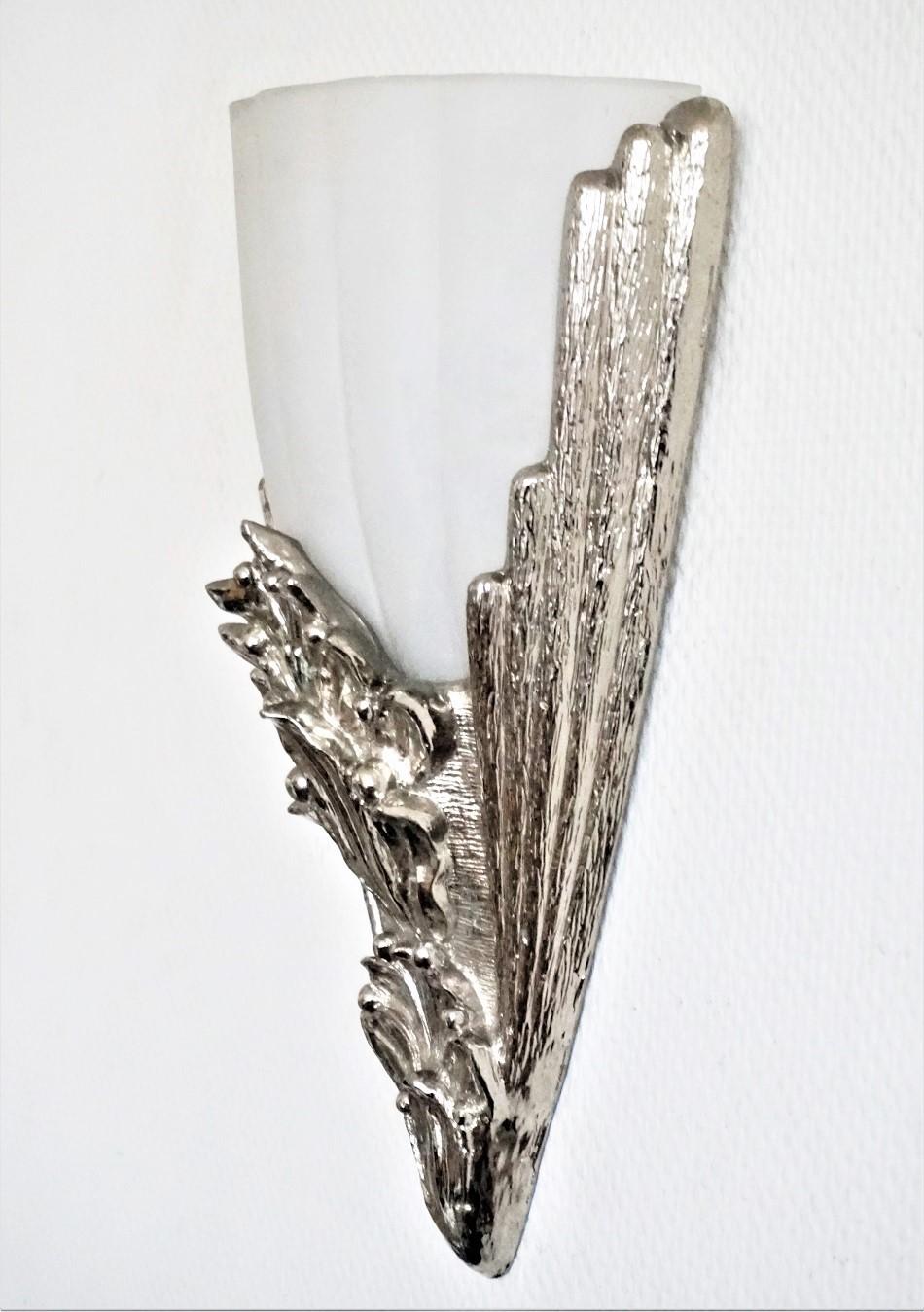 20th Century Large French Art Deco Frosted Glass Shell Wall Sconce, 1930-1939