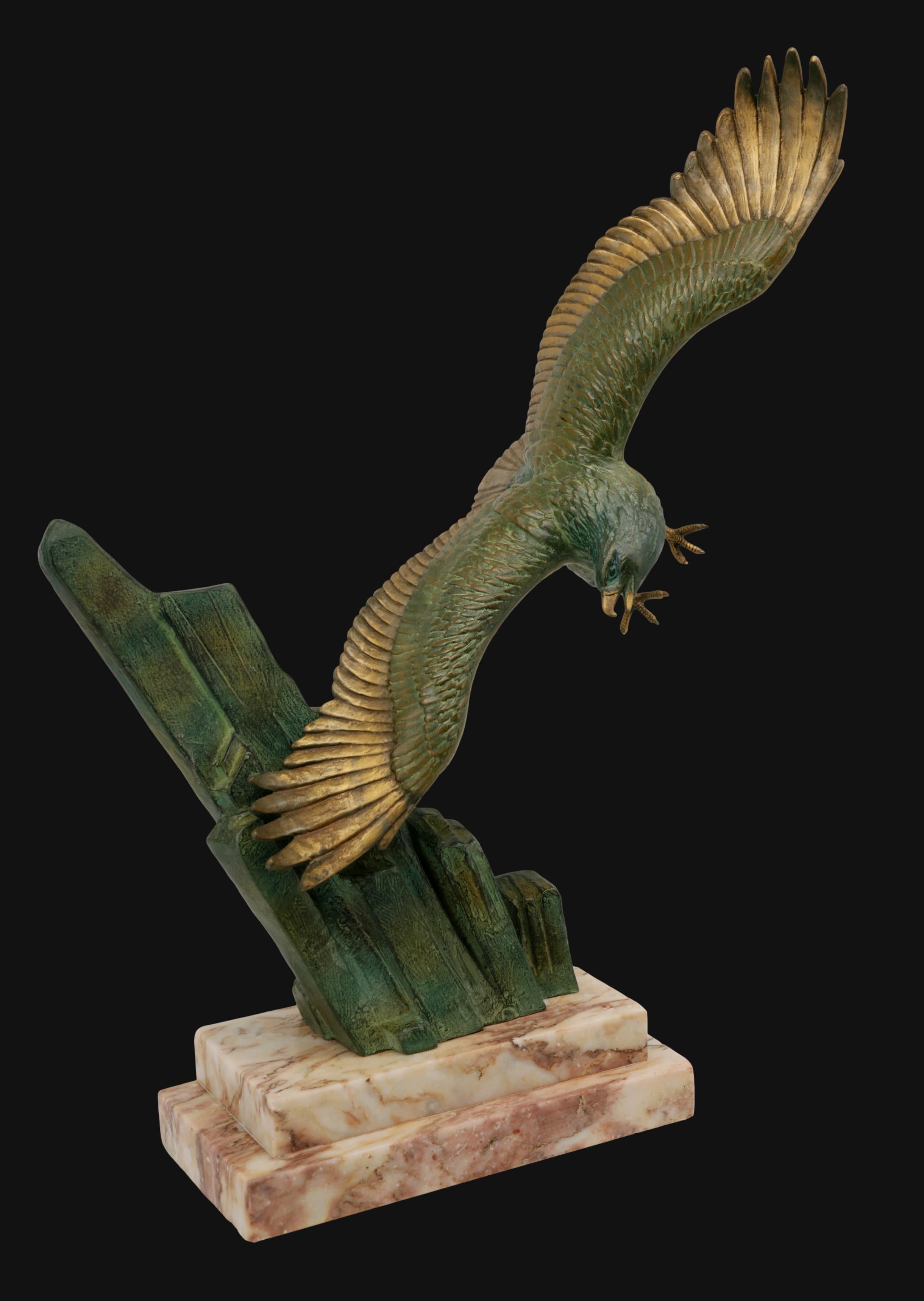 French Art Deco golden eagle sculpture by ROLAS, France, 1930s. Spelter and marble. Height : 27.4