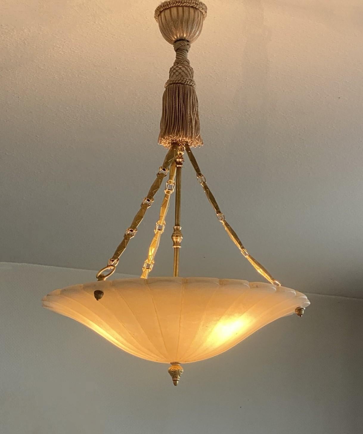 Large French Art Deco Hand-Carved White Alabaster Three-Light Chandelier, 1920s 3
