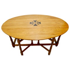 Grande table Art Déco française à pieds de porte en bois de citronnier