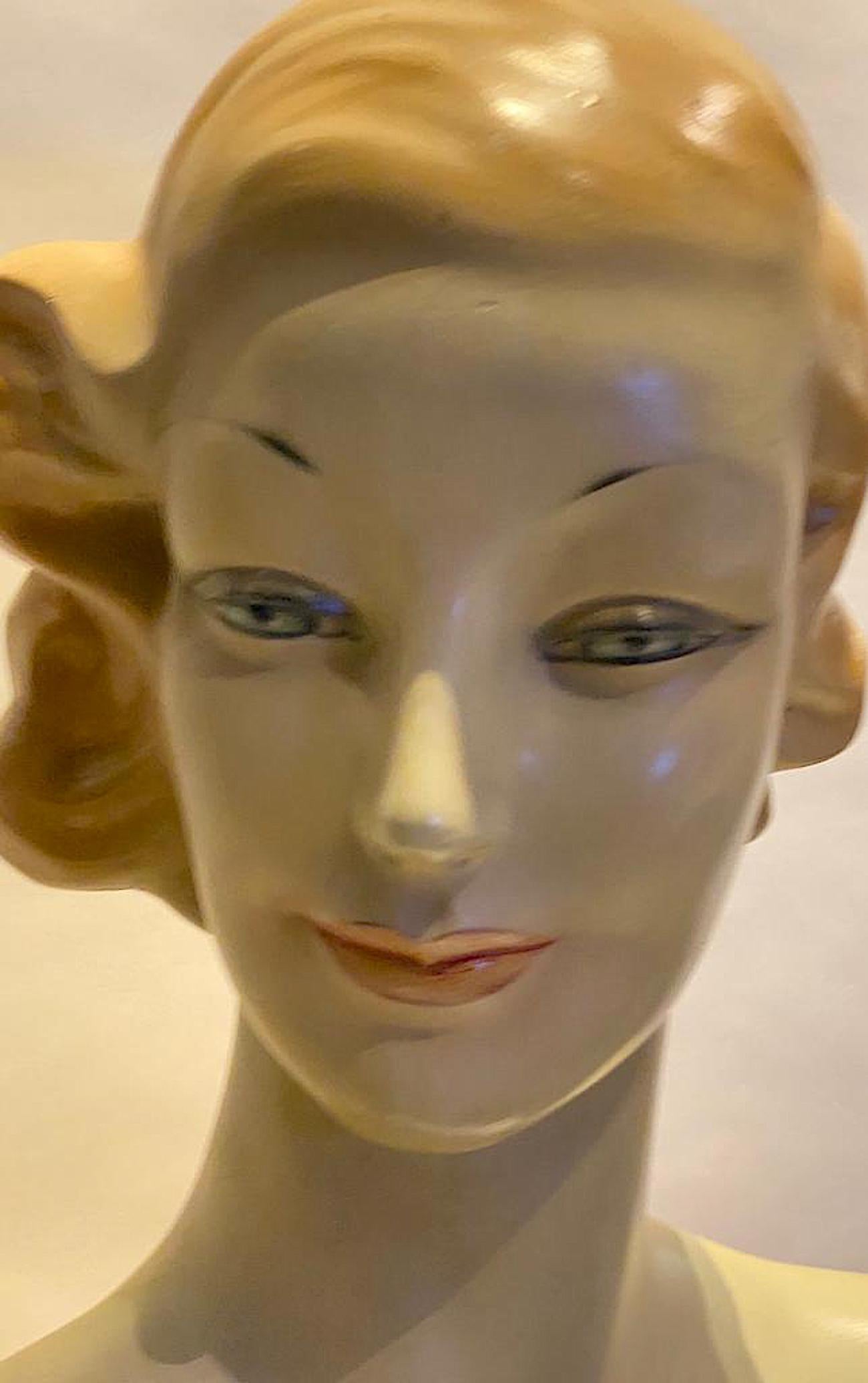Art déco Grand mannequin de présentation Art Déco Femme chic des années 30, France en vente