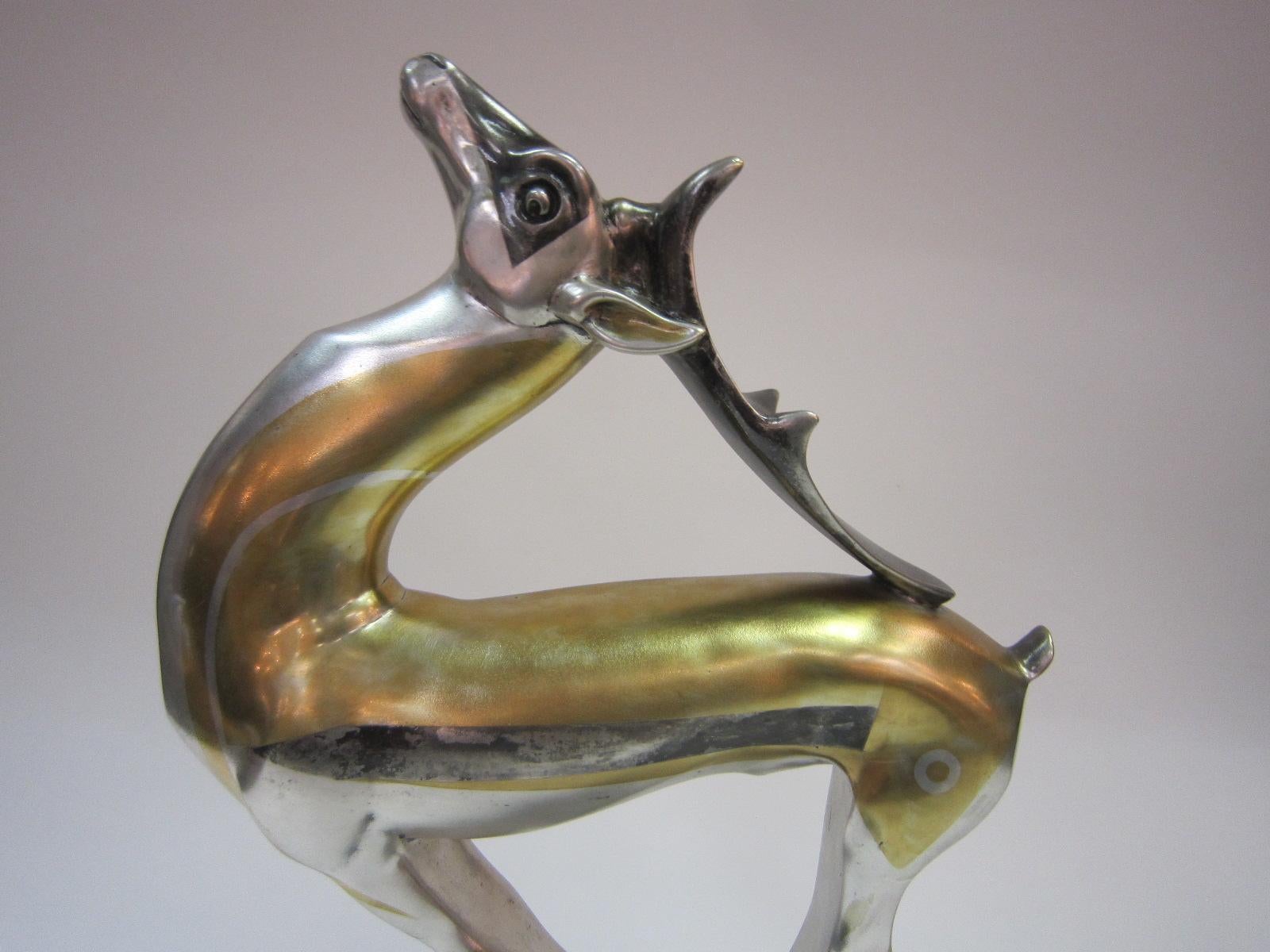 Große große französische vergoldete und silberne Bronze-Palette einer stilisierten Gazelle A. Klty im Art déco-Stil im Angebot 1