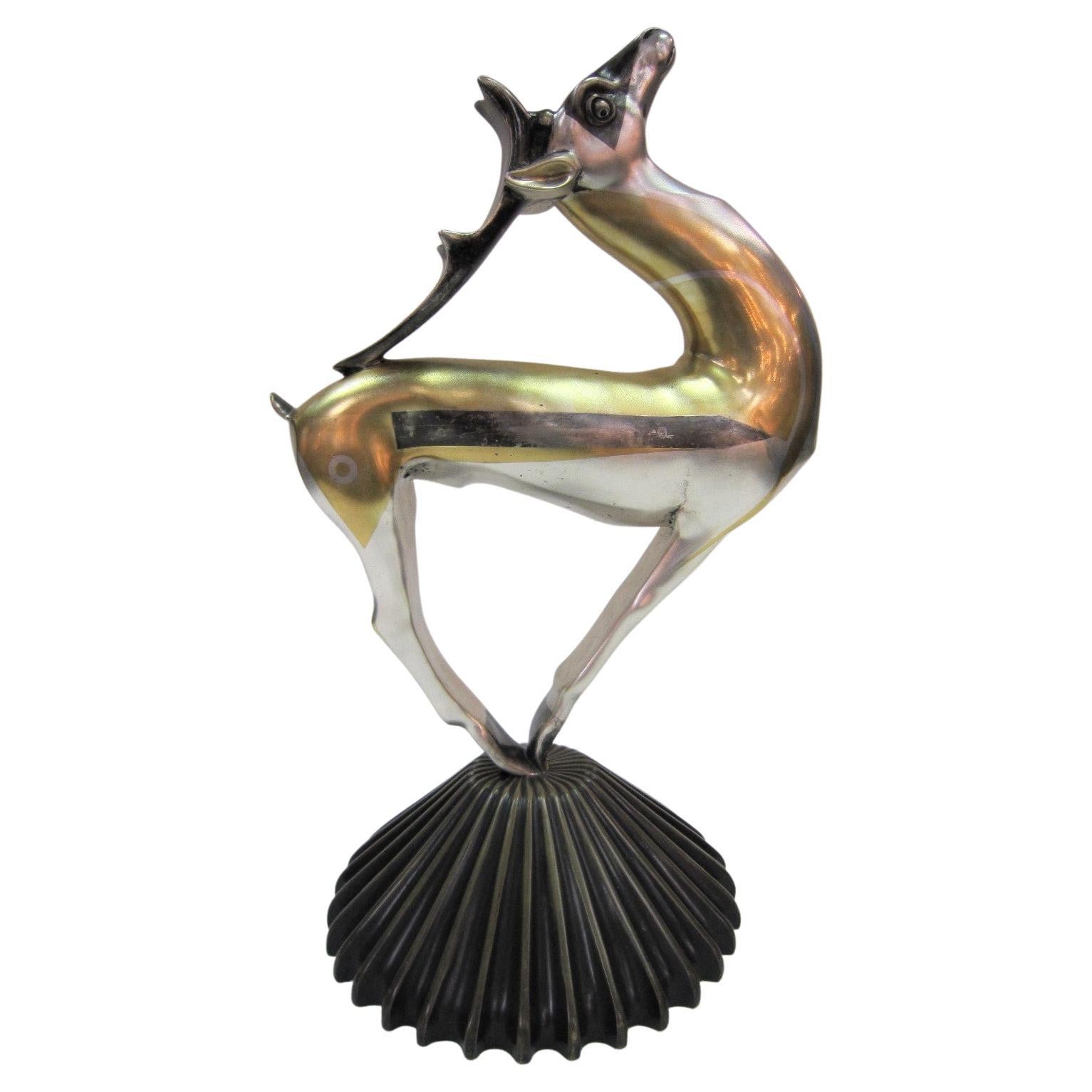 Grand vase Art Déco français en bronze doré et argenté représentant une gazelle stylisée A. Klty
