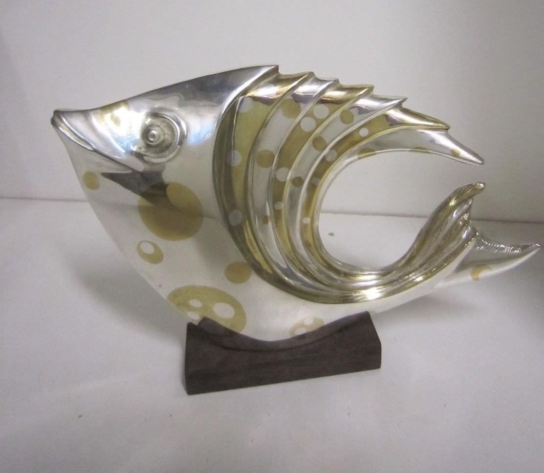 Français Grande sculpture de poisson Art Déco française en argent et bronze doré à la feuille, M.L Simard en vente