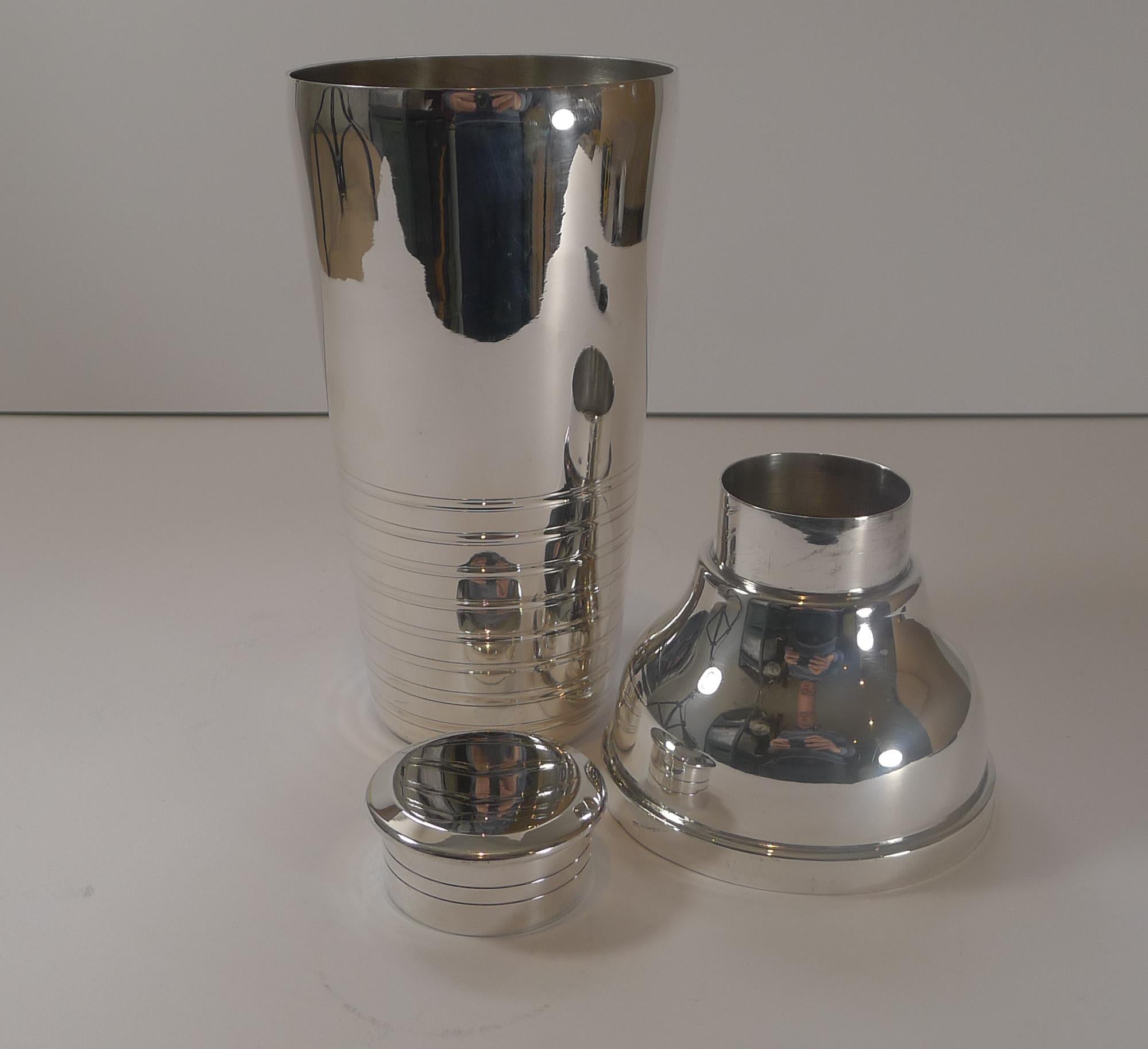 Large French Art Deco Silver Plated Cocktail Shaker, circa 1930 1