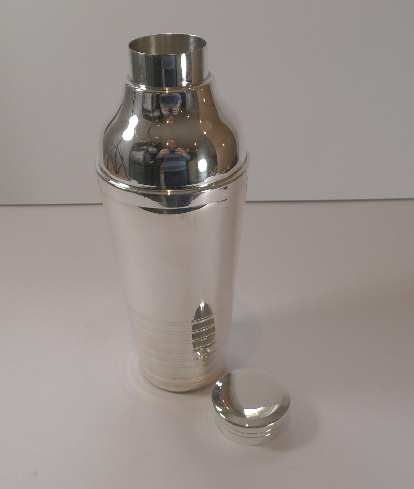 Large French Art Deco Silver Plated Cocktail Shaker, circa 1930 4