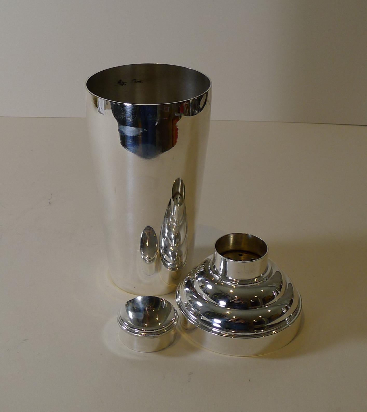 Mid-20th Century Large French Art Deco Silver Plated Cocktail Shaker, c.1930's For Sale