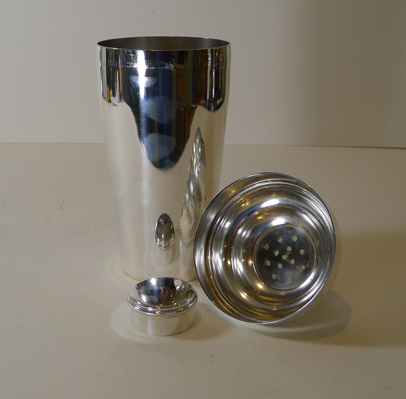 Large French Art Deco Silver Plated Cocktail Shaker, c.1930's For Sale 1