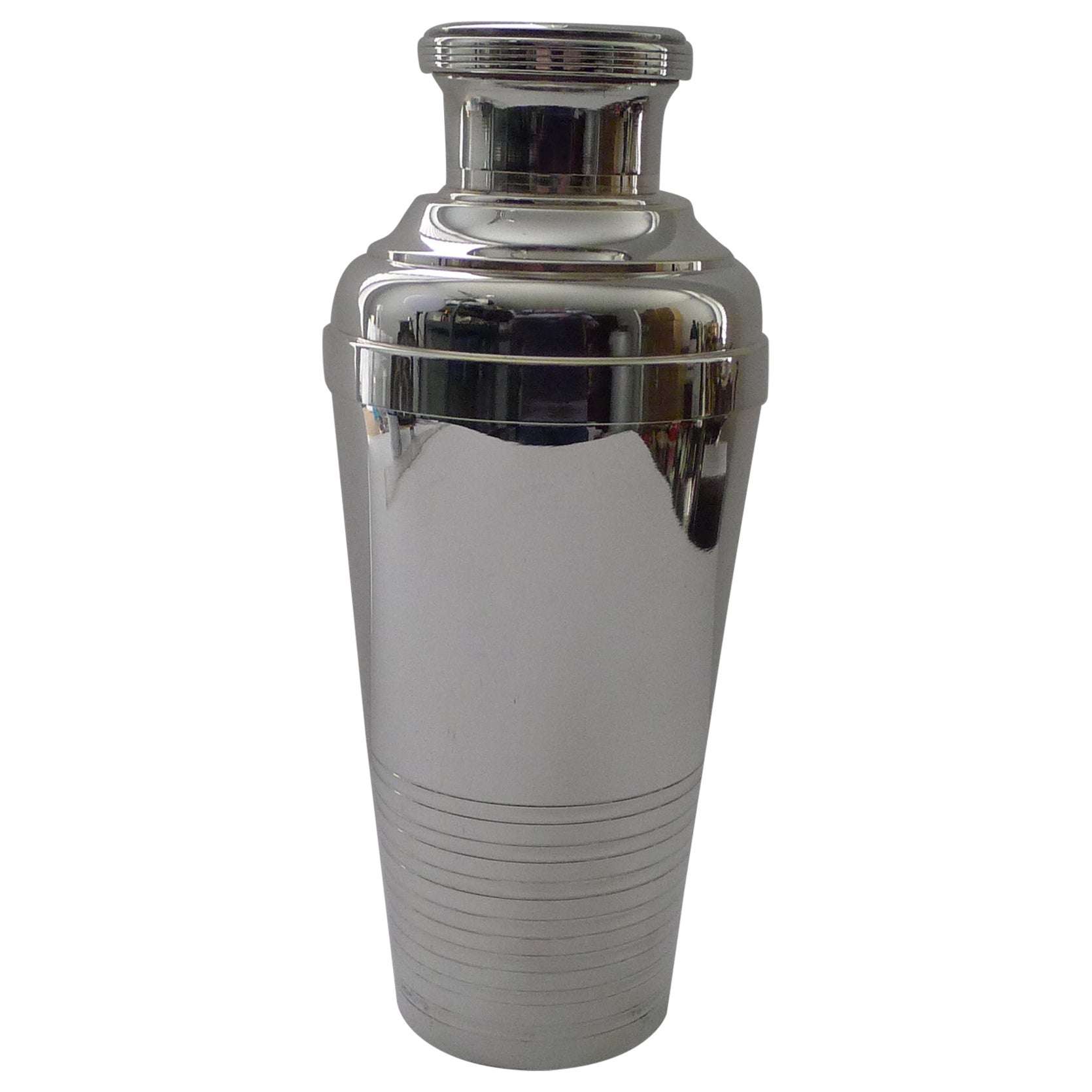 Großer französischer versilberter Art-Déco-Cocktailshaker