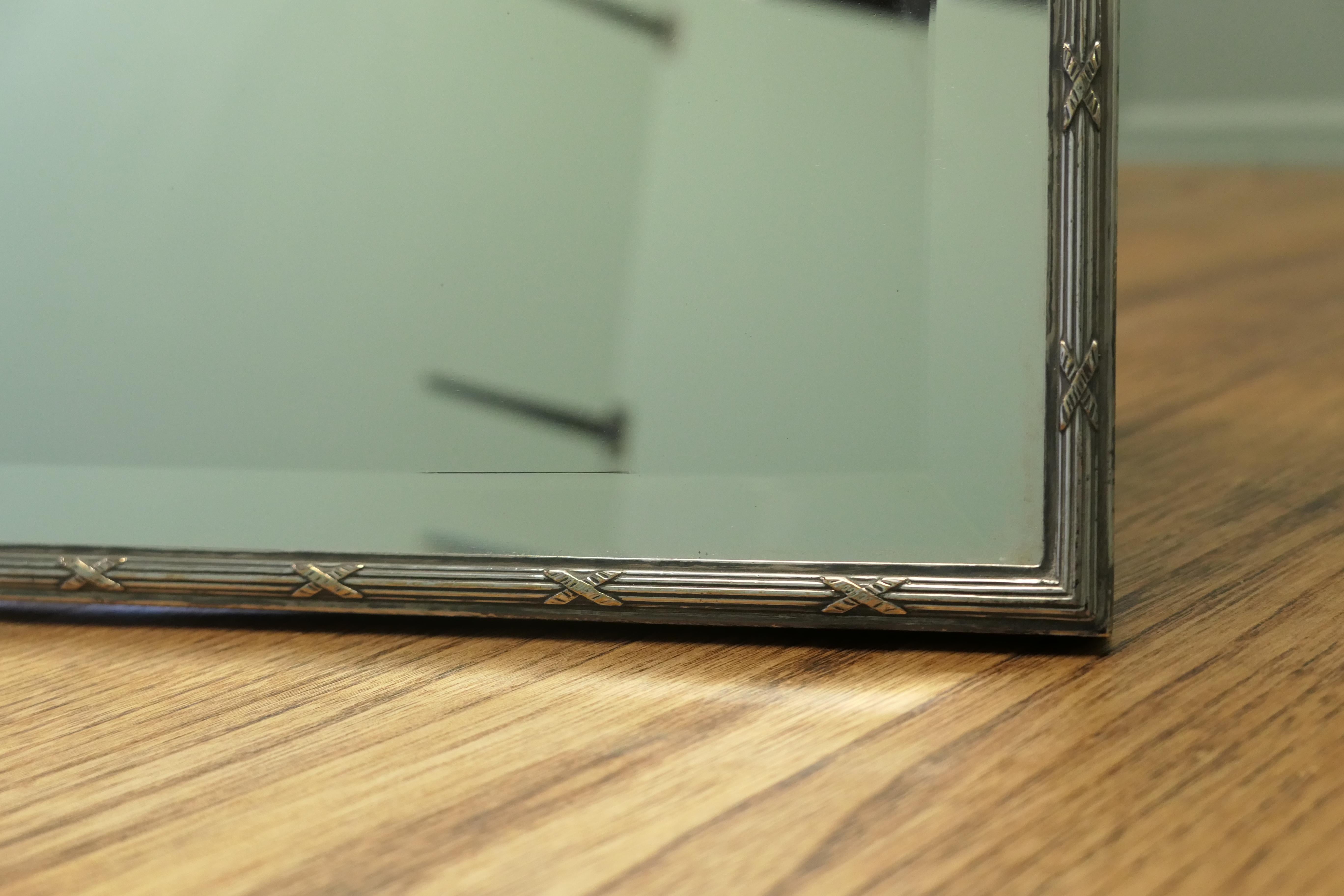 Großer französischer Art Deco Silber Toiletten- oder Eitelkeitsspiegel (Art déco) im Angebot