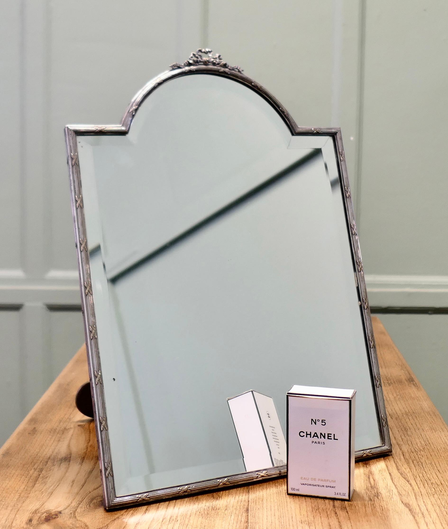Großer französischer Art Deco Silber Toiletten- oder Eitelkeitsspiegel (Versilberung) im Angebot