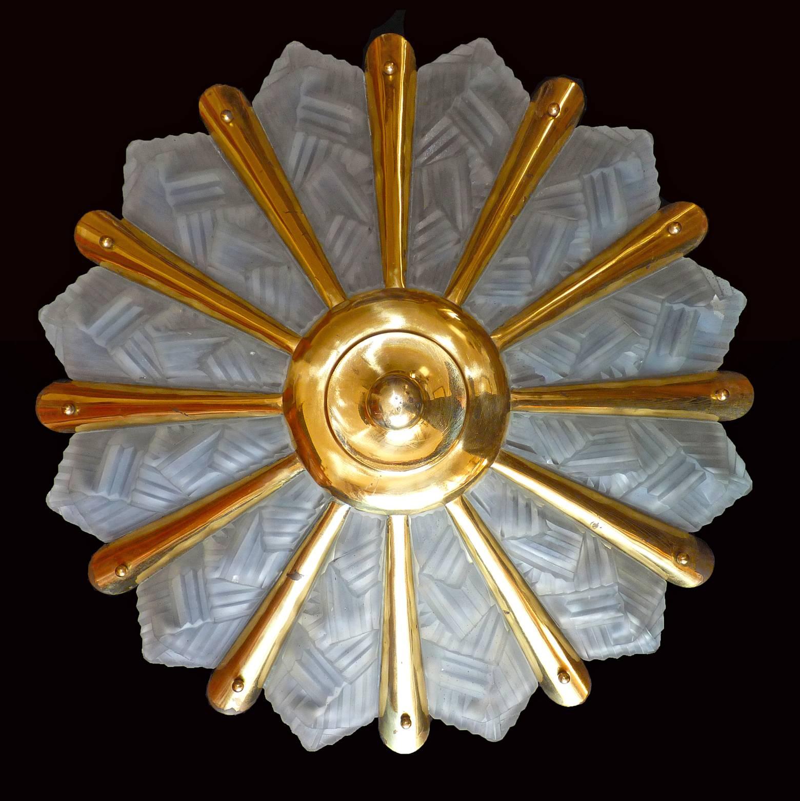 Large French Art Deco Starburst Sunburst Gilt Brass Geometric Chandelier, 1930s In Good Condition In Coimbra, PT