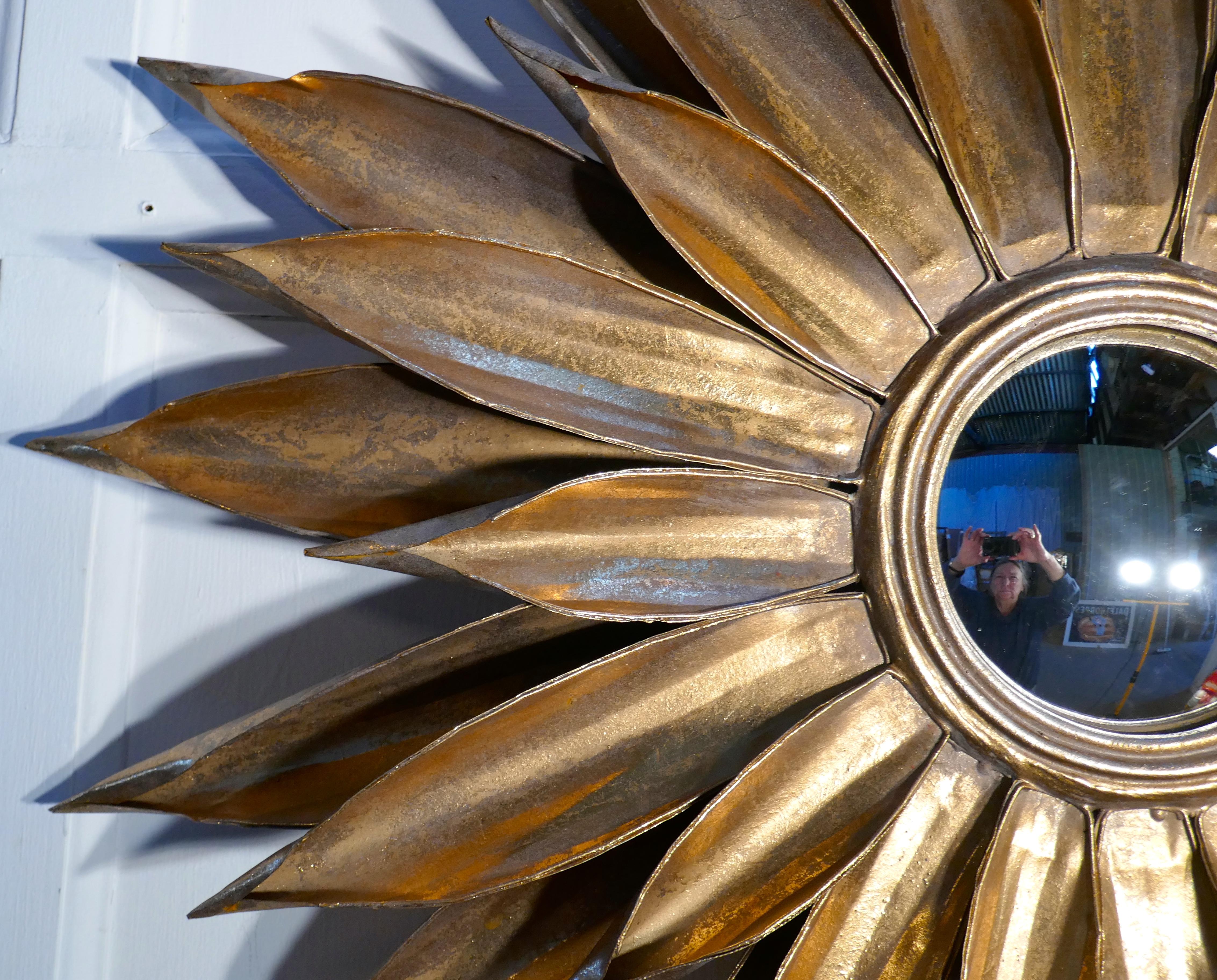 Large French Art Deco Sunburst-Starburst Toleware Convex Gilt Mirror In Good Condition In Chillerton, Isle of Wight