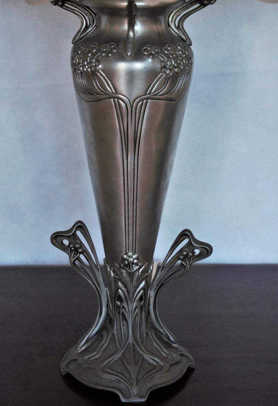 Lampe de bureau Art déco française avec vase, années 1930 en vente 3