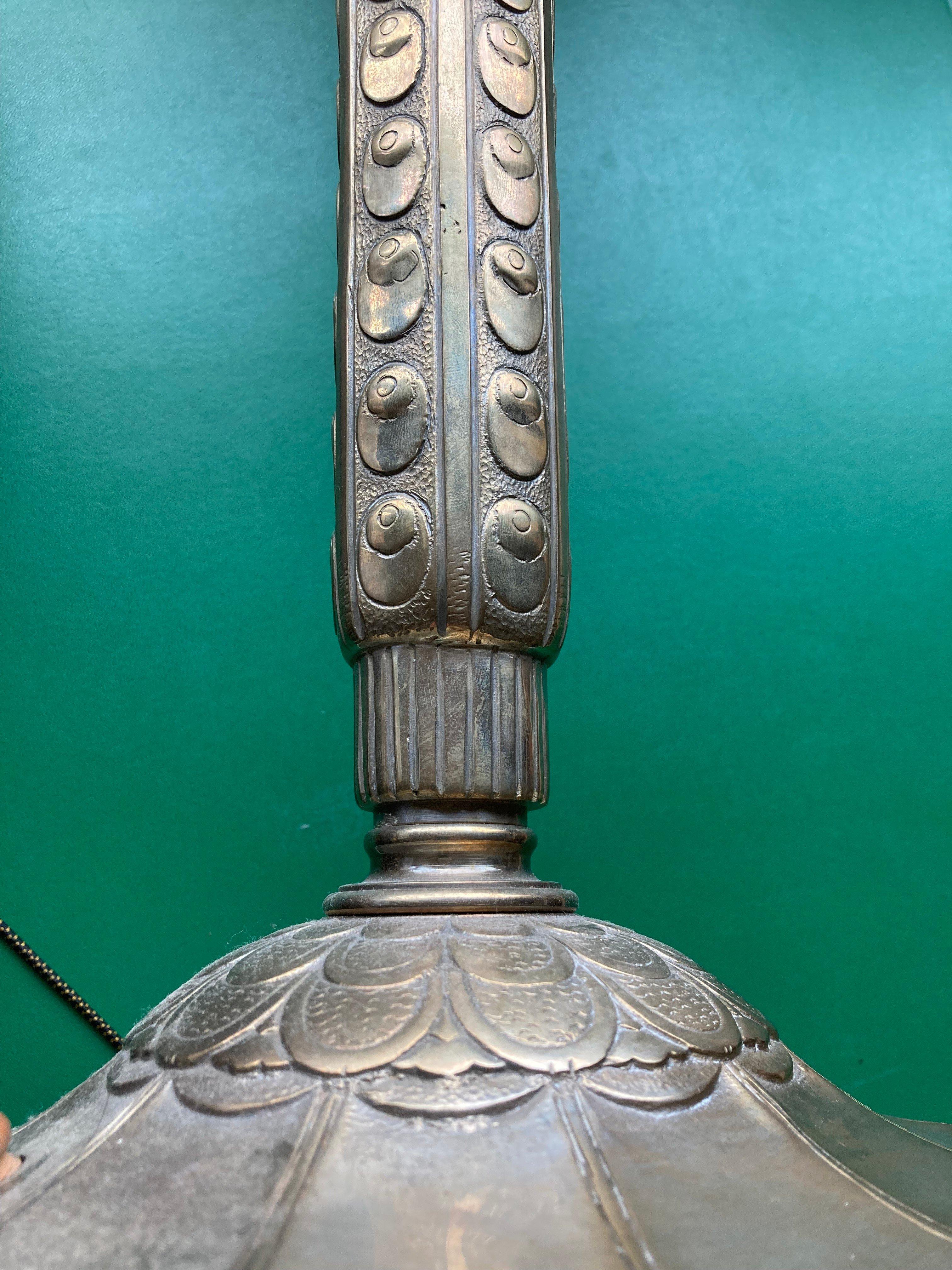 Début du 20ème siècle Grande lampe de bureau Art Déco française, signée dans l'abat-jour A.Kovacs, France en vente