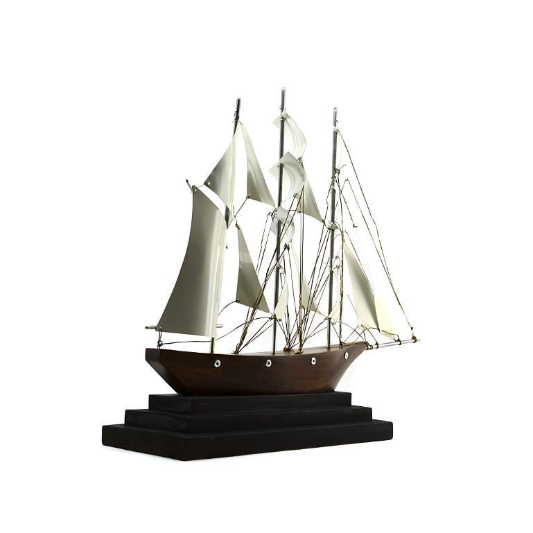 Grand modèle de bateau de barque à trois mâts Art déco français, 1920 Excellent état - En vente à Saint-Amans-des-Cots, FR