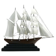 Grand modèle de bateau de barque à trois mâts Art déco français, années 1930