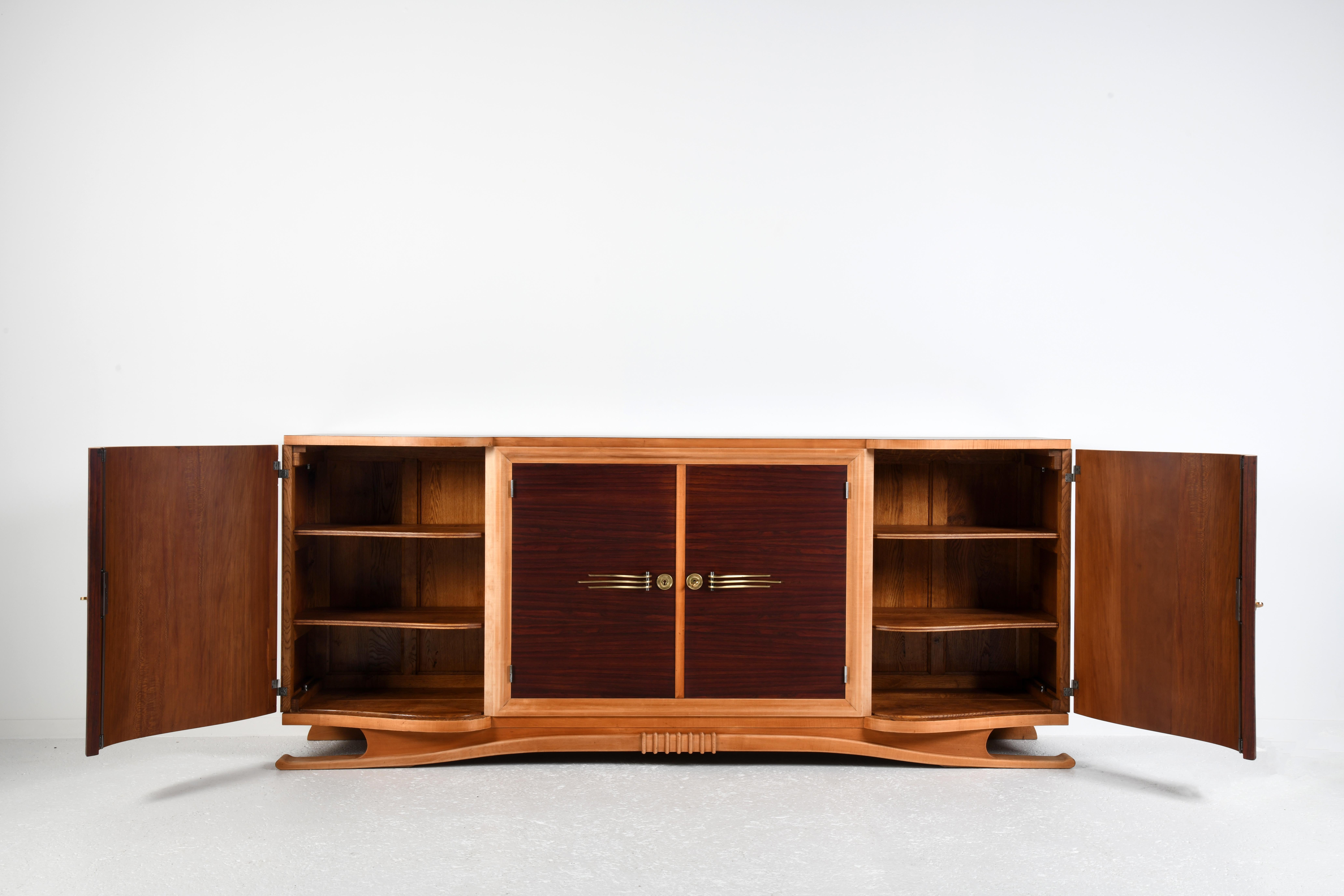 Large french Art Deco two-tones sideboard, walnut, oak, and sycamore In Good Condition In SAINT-YRIEIX-SUR-CHARENTE, FR