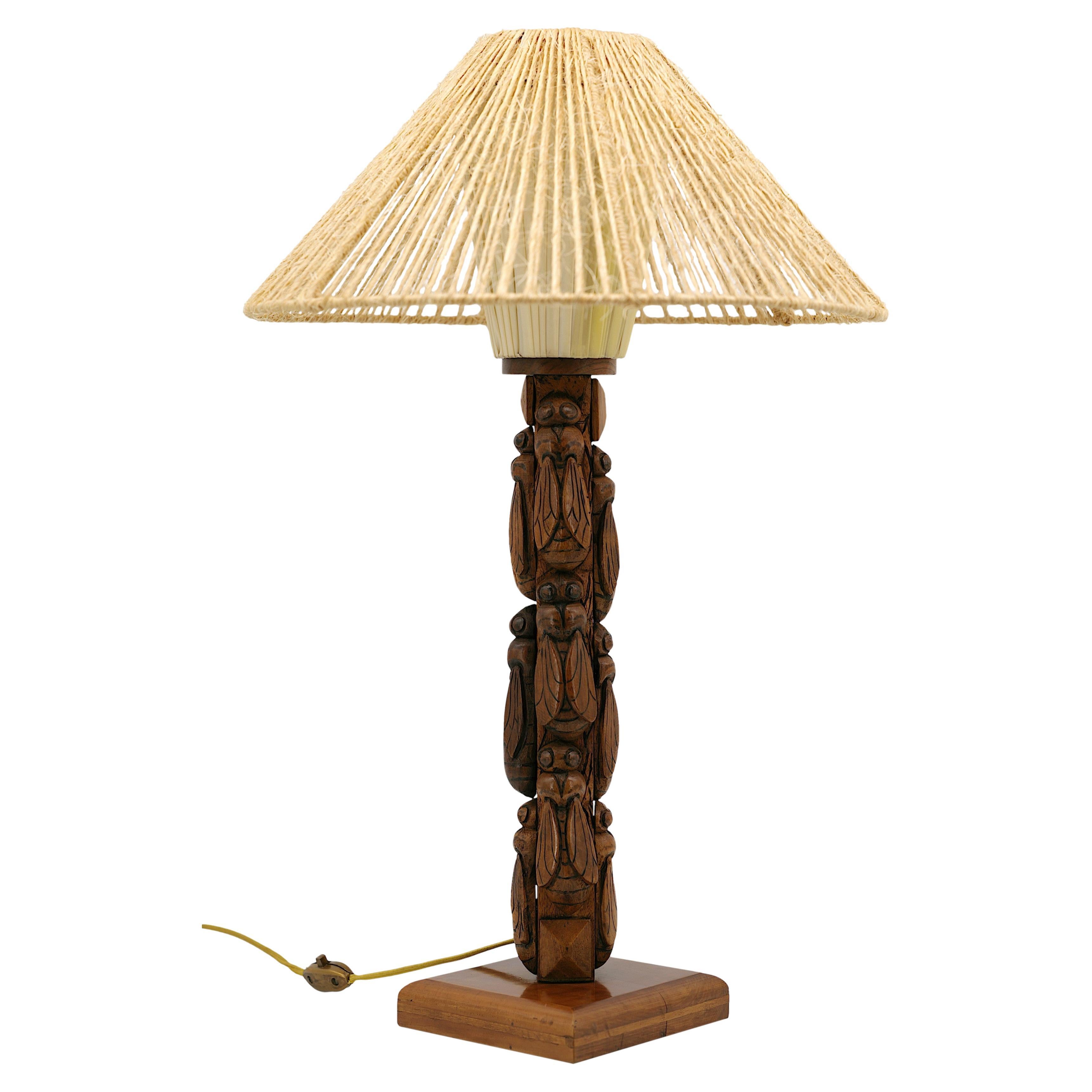 Große französische Art Déco Cicada Tischlampe aus Holz, 1930er Jahre