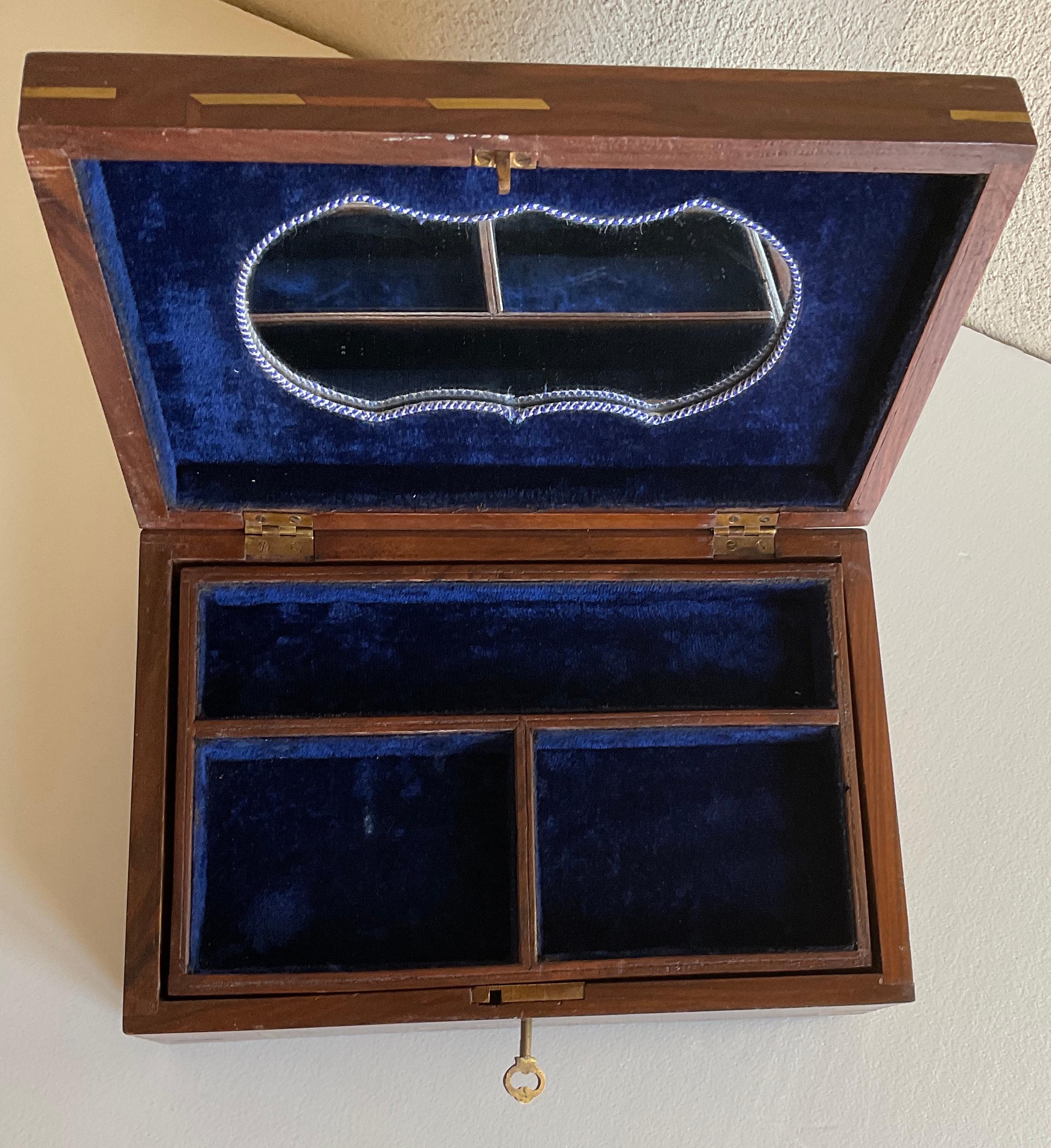 Large French Art Deco Wooden Jewelry Box with Marquetry Inlay In Good Condition For Sale In Miami, FL