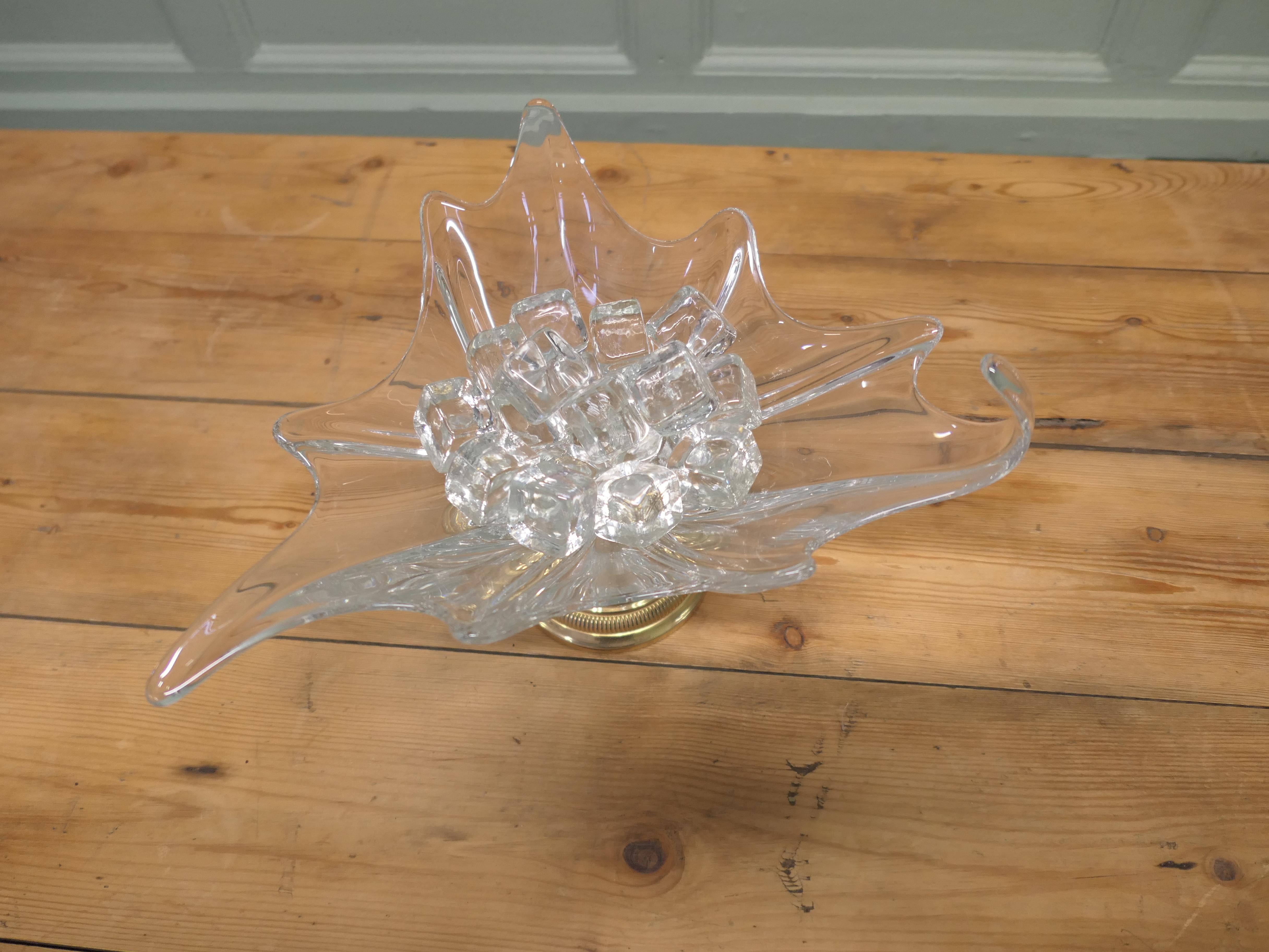 Début du 20ème siècle Grand plat Tazza en verre d'art français et laiton en vente