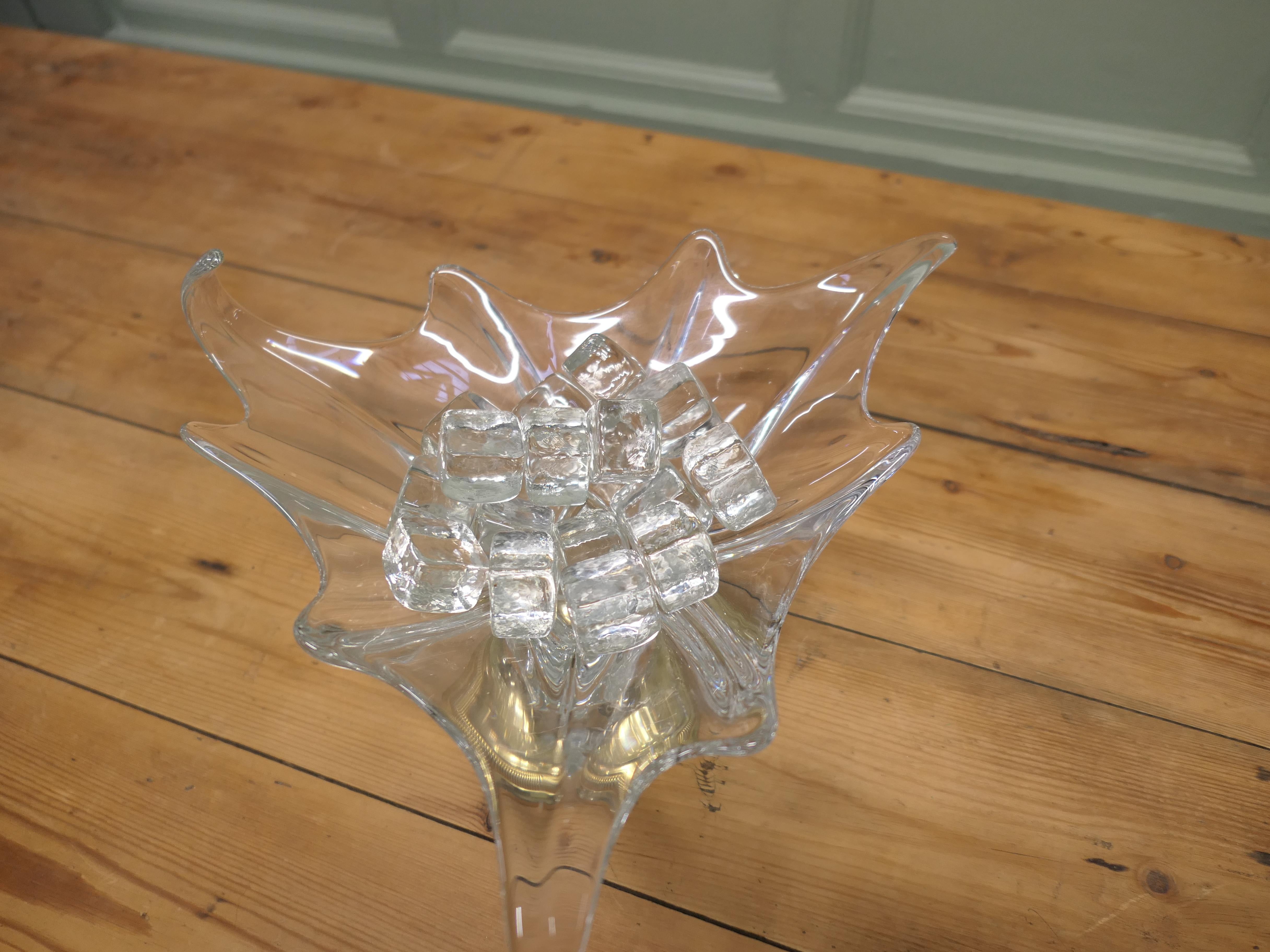 Verre d'art Grand plat Tazza en verre d'art français et laiton en vente