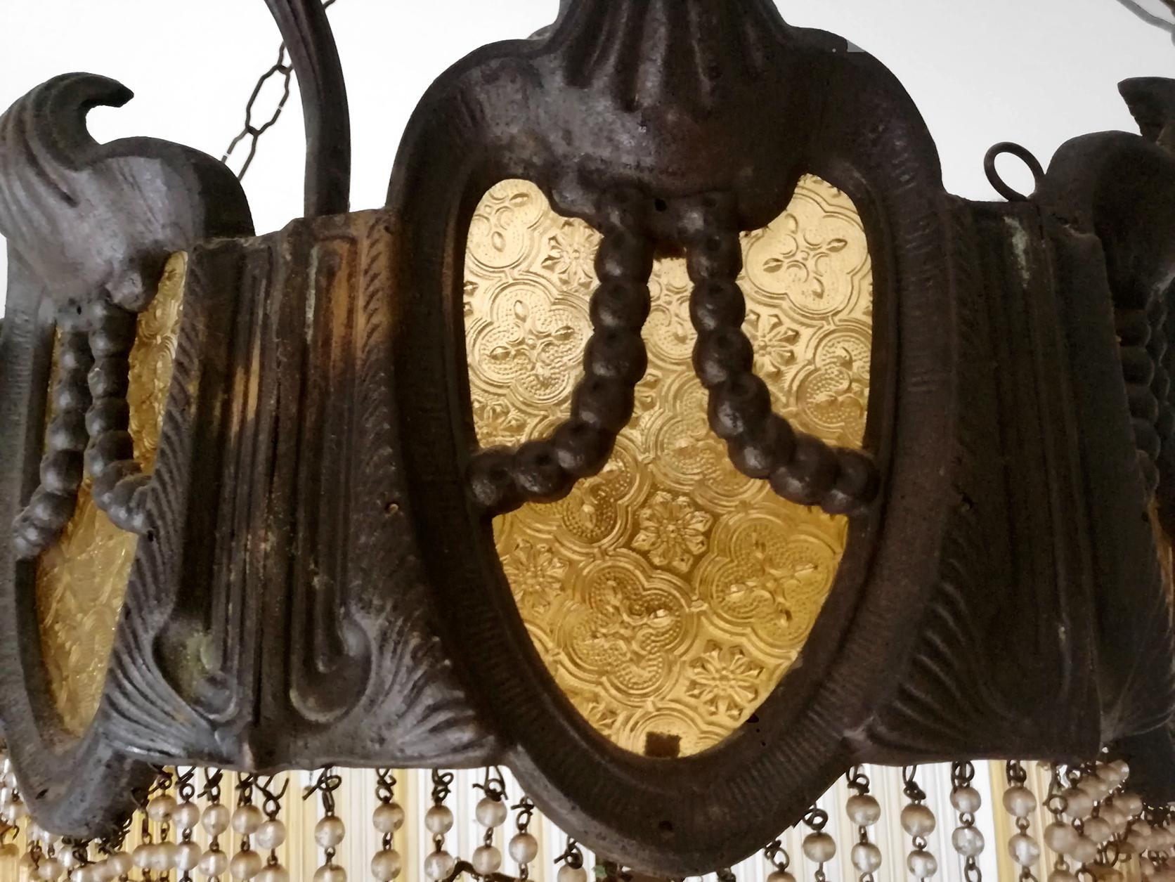 20ième siècle Grand lustre français Art Nouveau et Art Déco en verre ambré à paillettes en bronze c1900 en vente