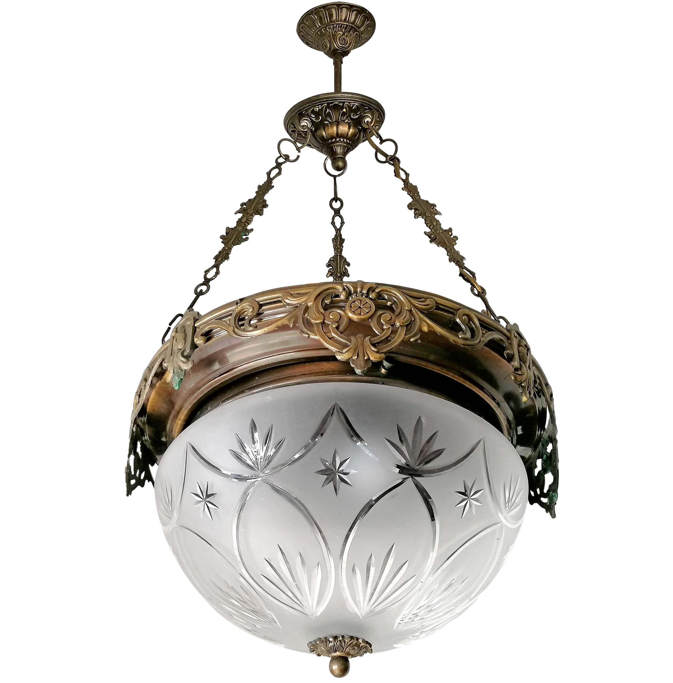 A wonderful ceiling fixture decorated with fine ornaments. In very good condition, original cut glass dome without damages and brass with beautiful patina,
France, 20th century.

3 light bulbs (E27) each, rewired.
Assembly required.

