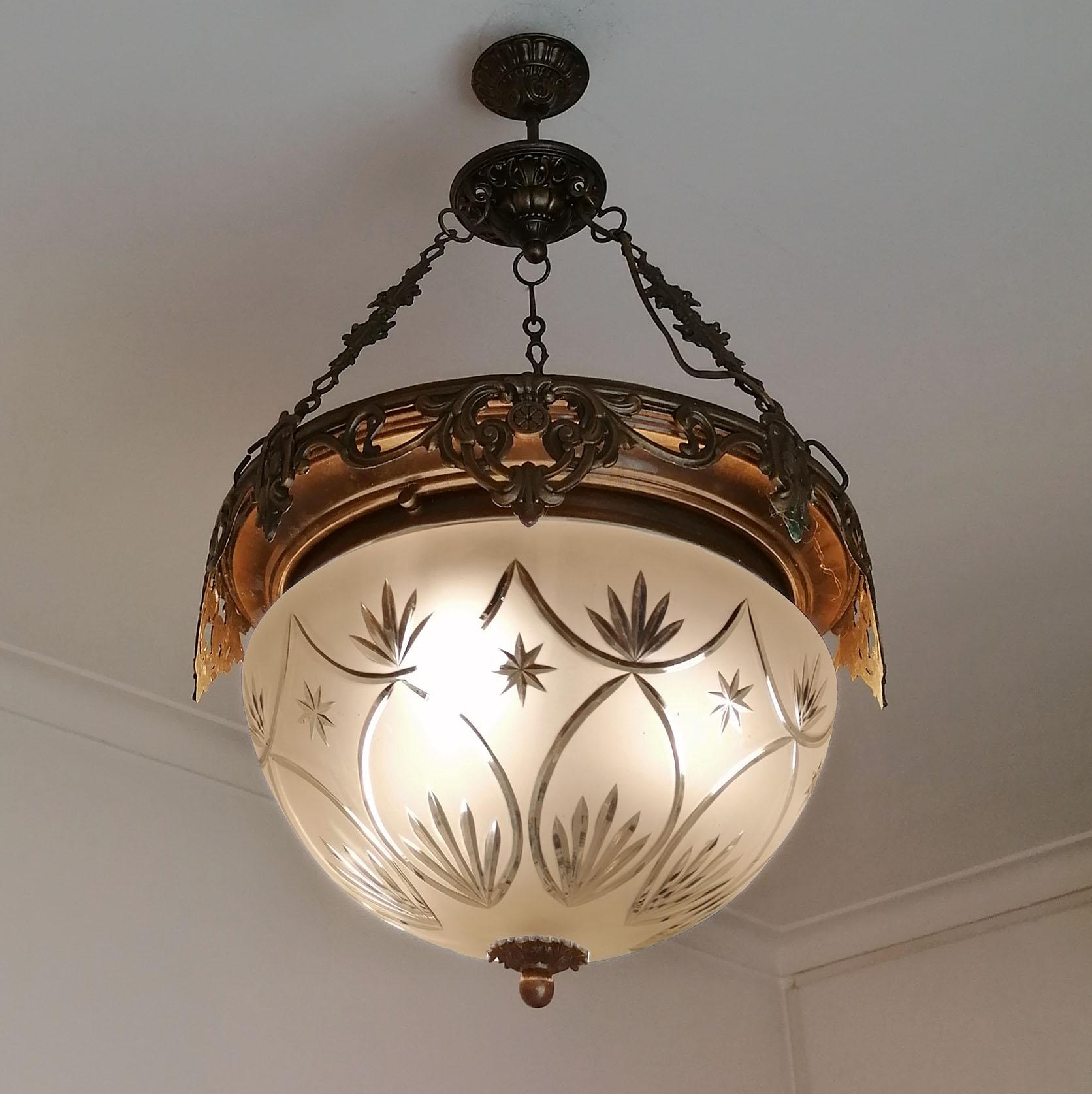 Large French Art Nouveau Art Deco Ornate Burnished Brass & Cut Glass Chandelier In Good Condition For Sale In Coimbra, PT