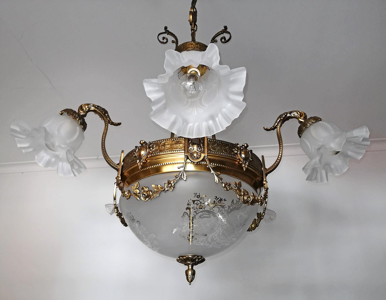 Large French Art Nouveau Empire Caryatids Gilt Bronze Etched & Glass Chandelier In Good Condition For Sale In Coimbra, PT