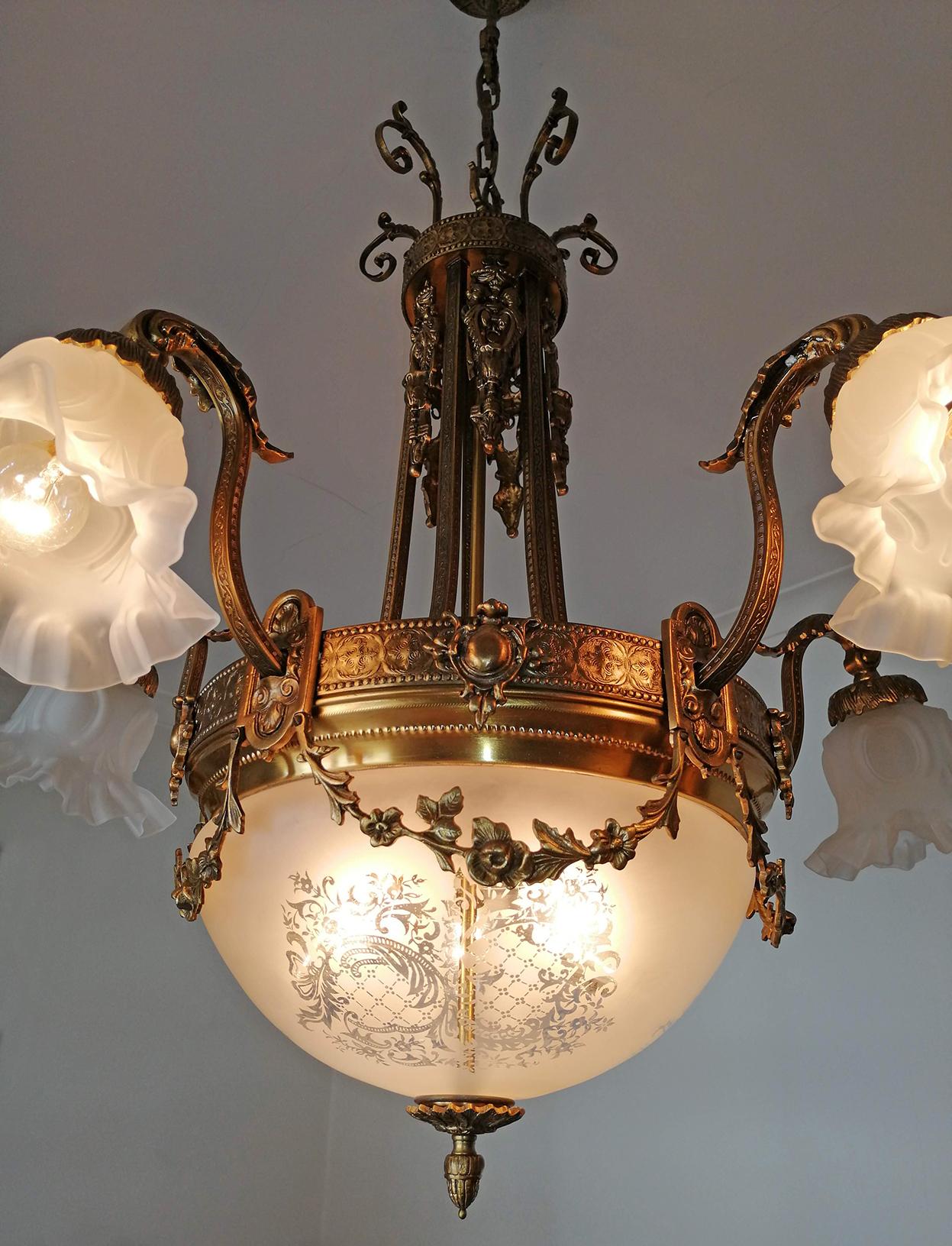 Large French Art Nouveau Empire Caryatids Gilt Bronze Etched & Glass Chandelier For Sale 4