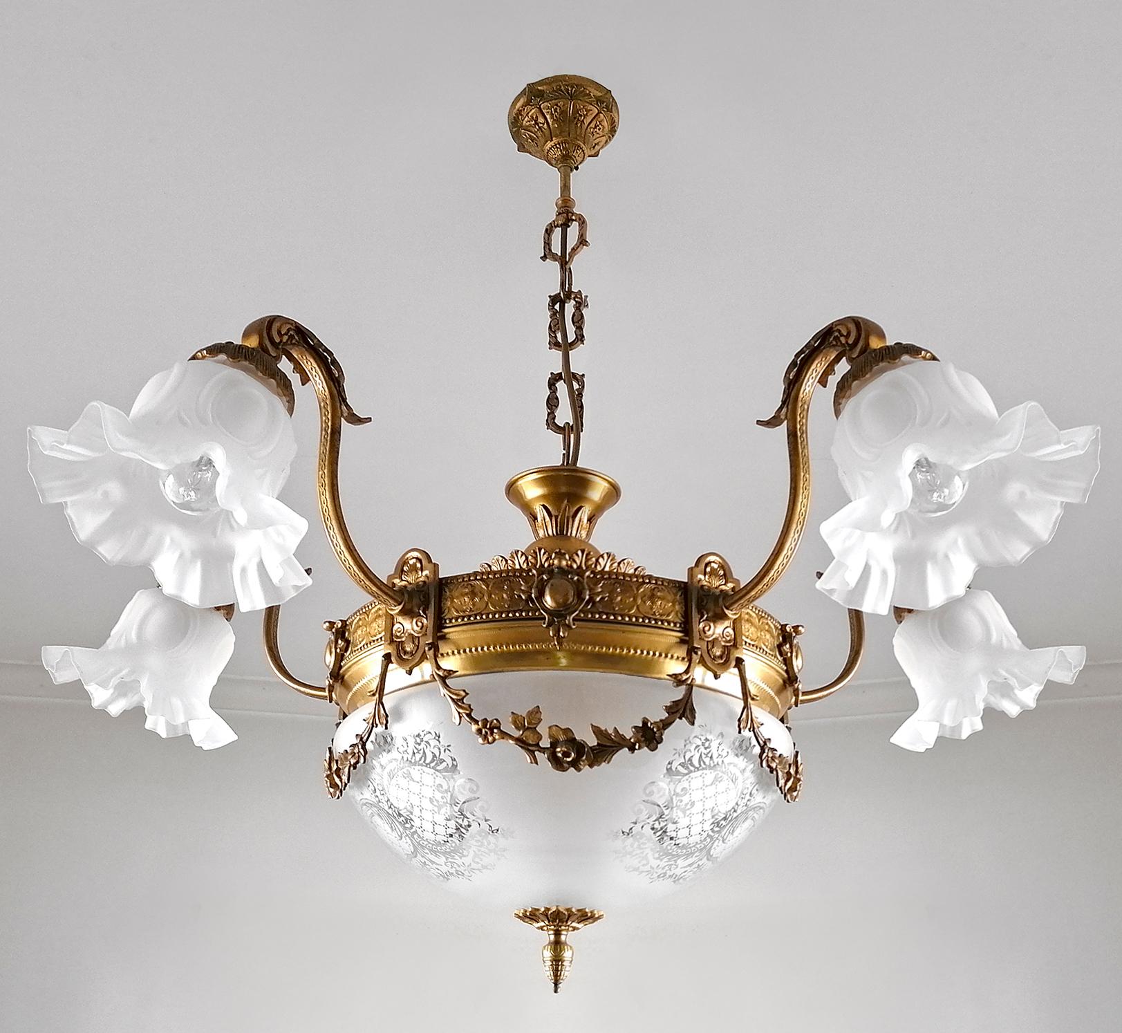 A wonderful gilt bronze and etched-glass 8-light ceiling fixture decorated with fine ornaments and garlands, France, early 20th century.
Dimensions
Height: 31.5 in. (80 cm)
Diameter: 35.44 in. (chain 10 in.)/(90 cm/chain 25cm)
8 light bulbs
