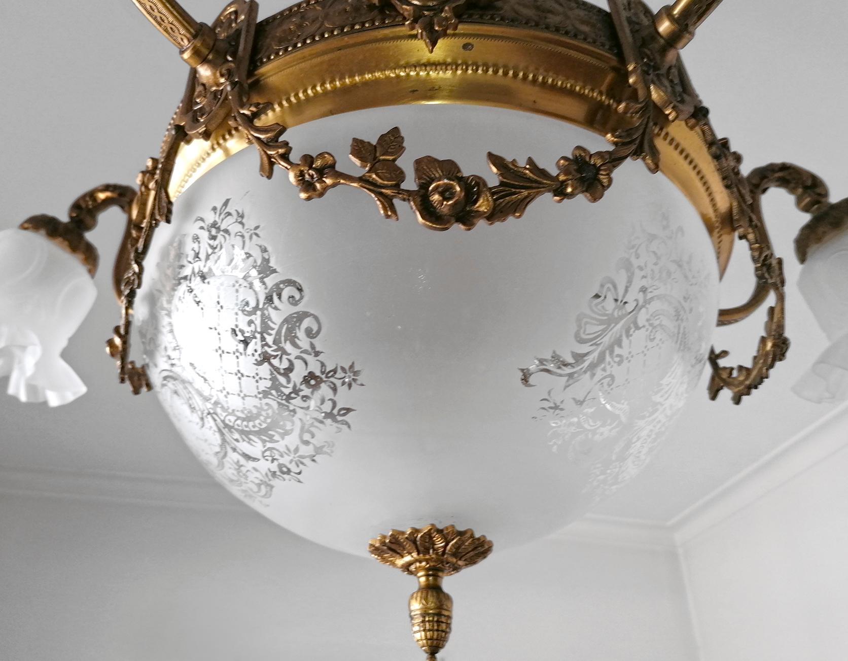 Large French Art Nouveau Empire Gilt Bronze Etched & Glass Chandelier, c1920 For Sale 1