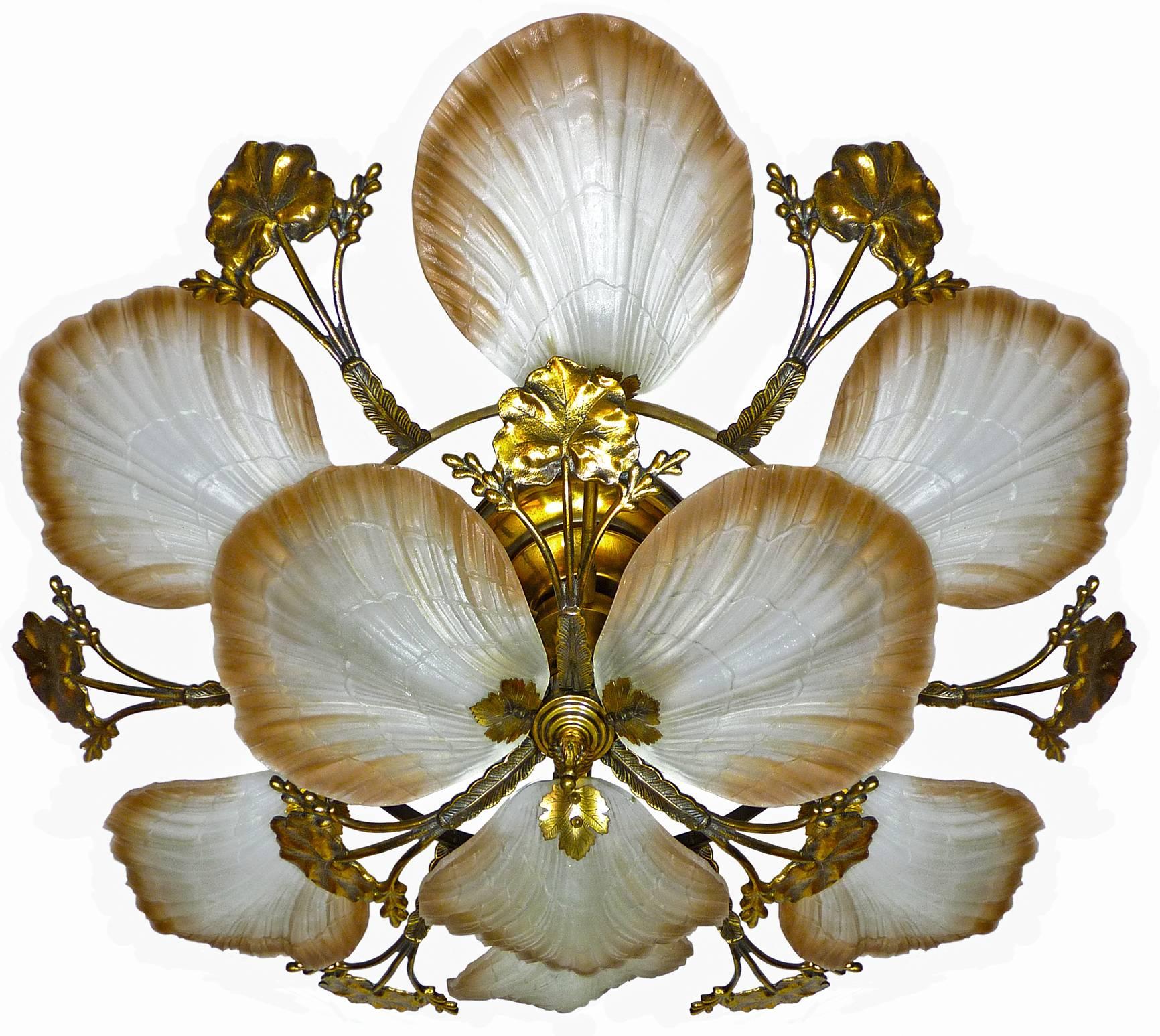 Français Grand lustre français Art Nouveau Hollywood Regency en verre bronze doré et laiton en vente