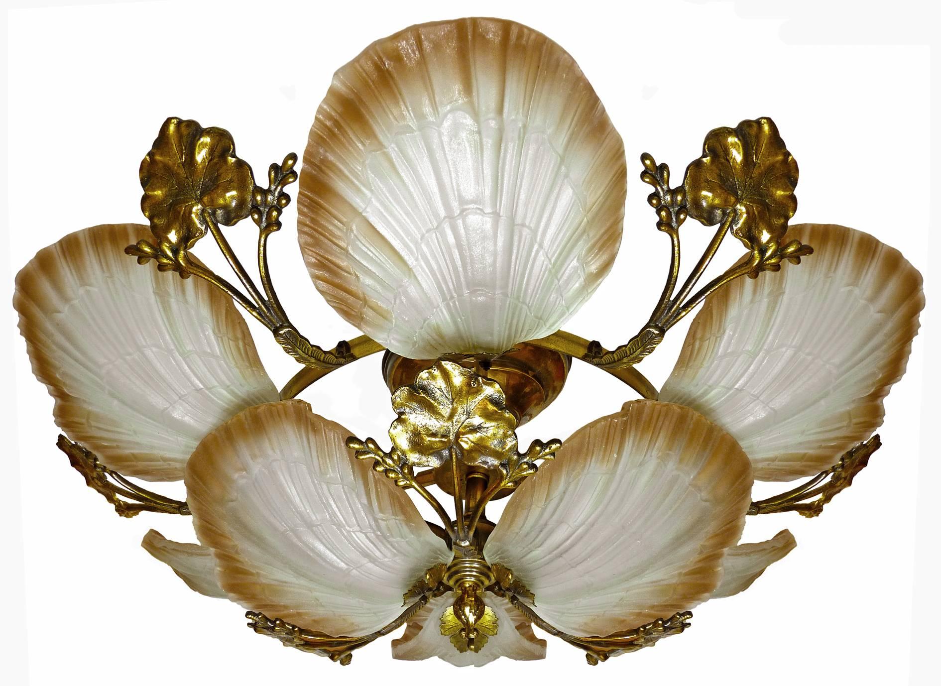 Großer französischer Jugendstil- Hollywood-Regency-Kronleuchter aus vergoldeter Bronzeglas-Messing und Messing (Gegossen) im Angebot