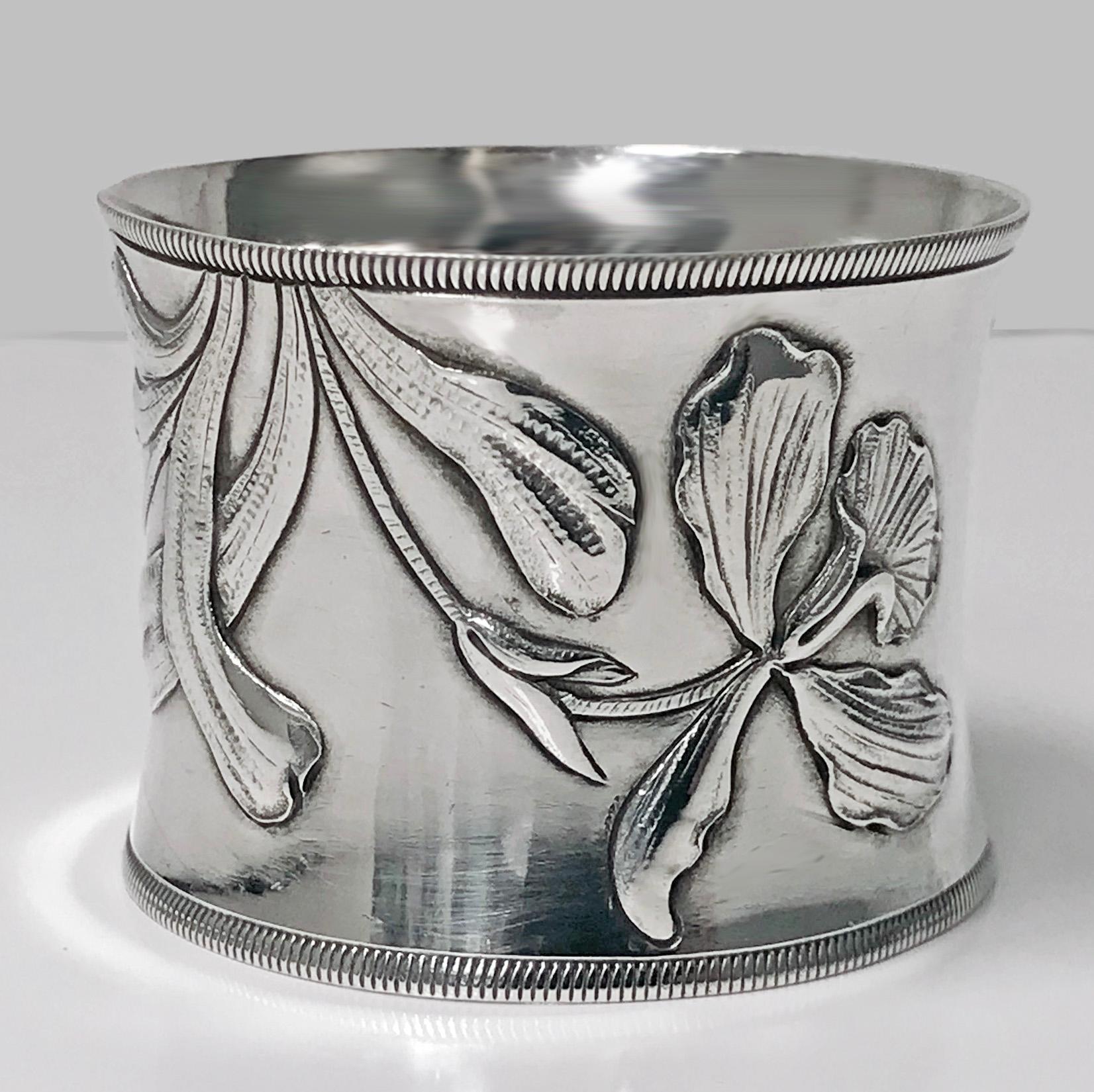 Large French Art Nouveau silver first standard Serviette ring, hallmarked with Minerva head and master stamp of Claude Doutre Roussel. This well-known French silversmith was active in Paris between 1895 and 1911. Import marks for Glasgow 1903.