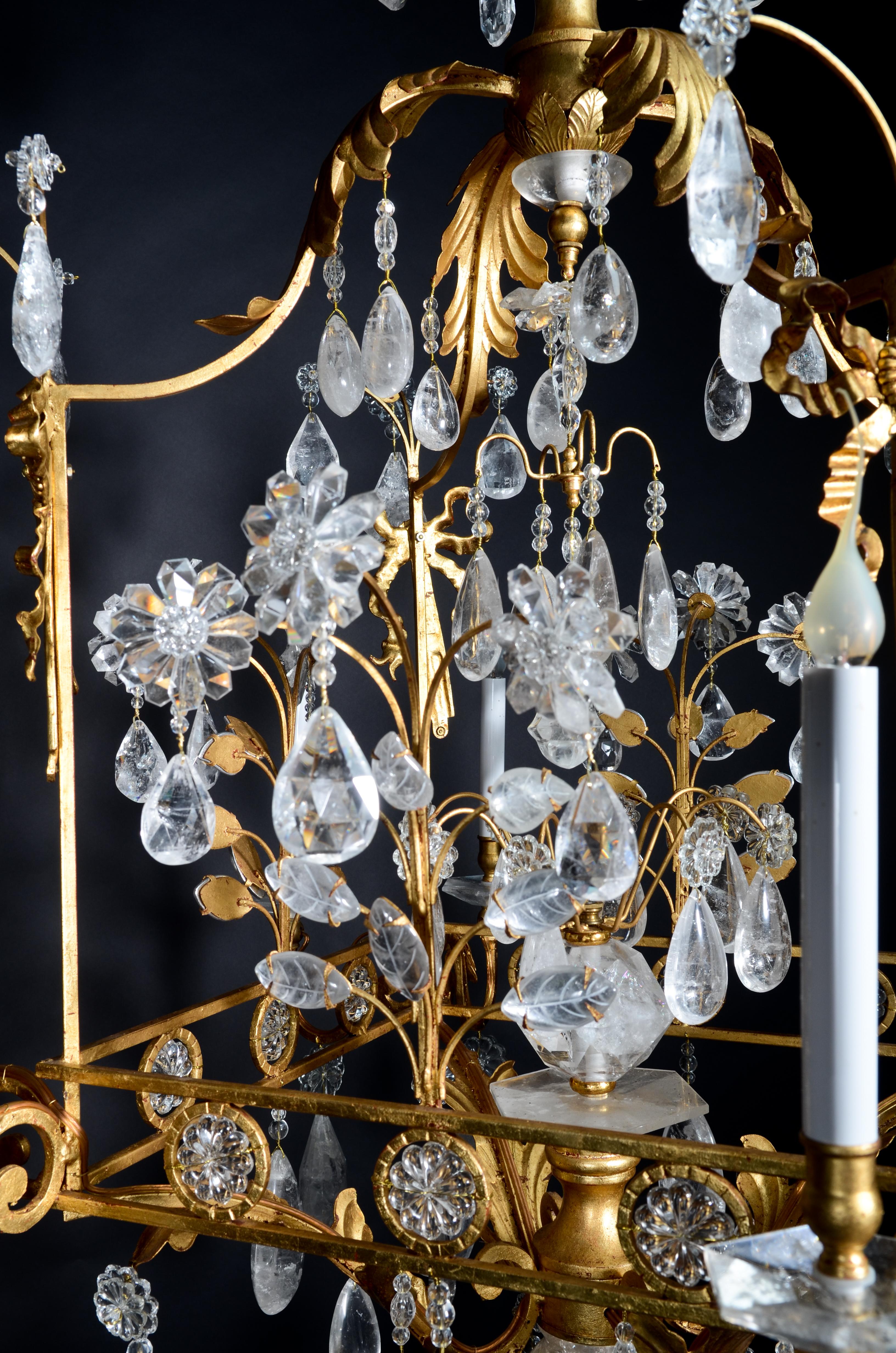 Dorato Grande lampadario a lanterna a più luci in stile Bagues francese con cristalli di rocca e doratura in vendita