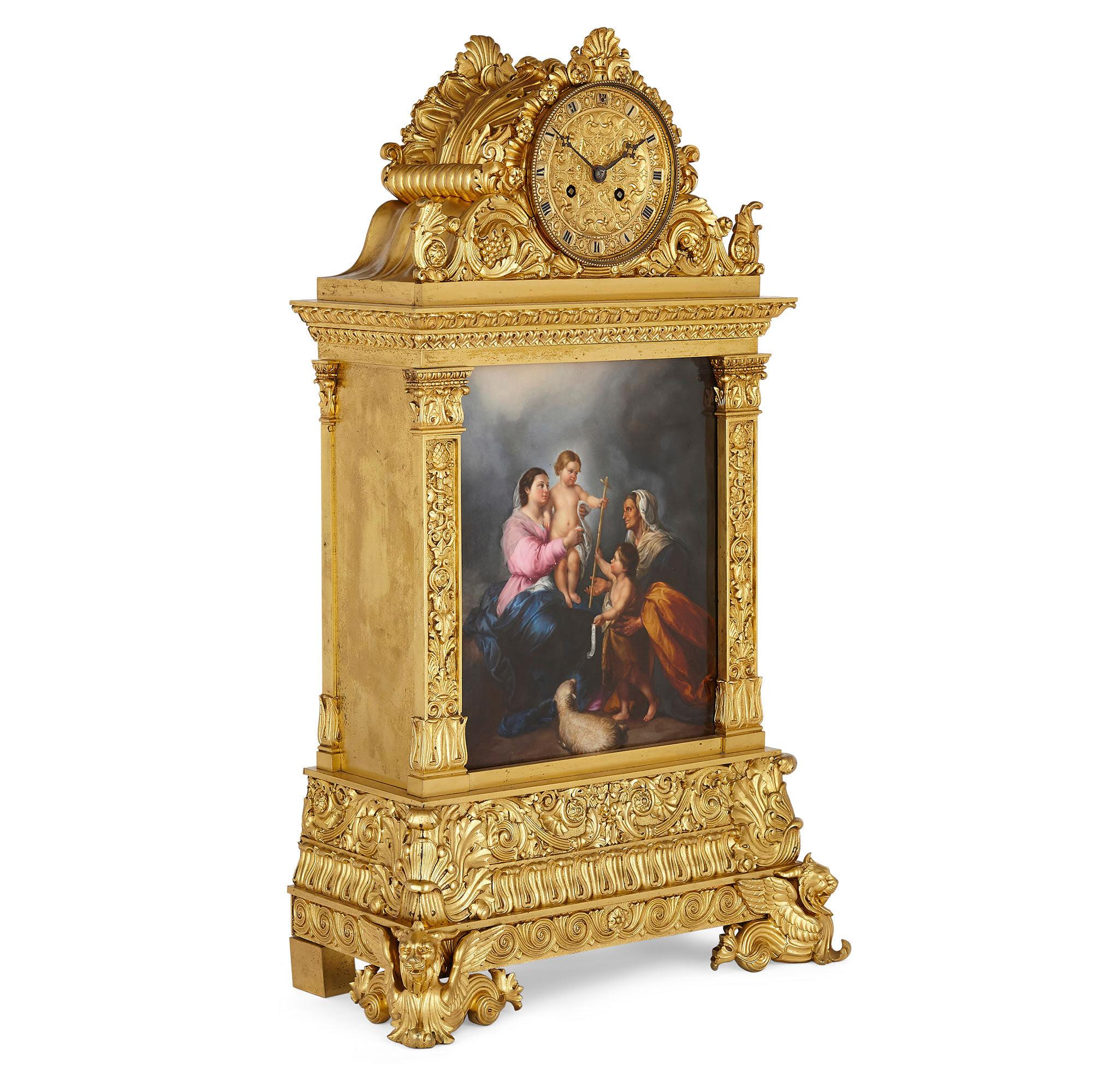 Milieu du XIXe siècle Grande horloge de cheminée de style baroque français en bronze doré et porcelaine en vente