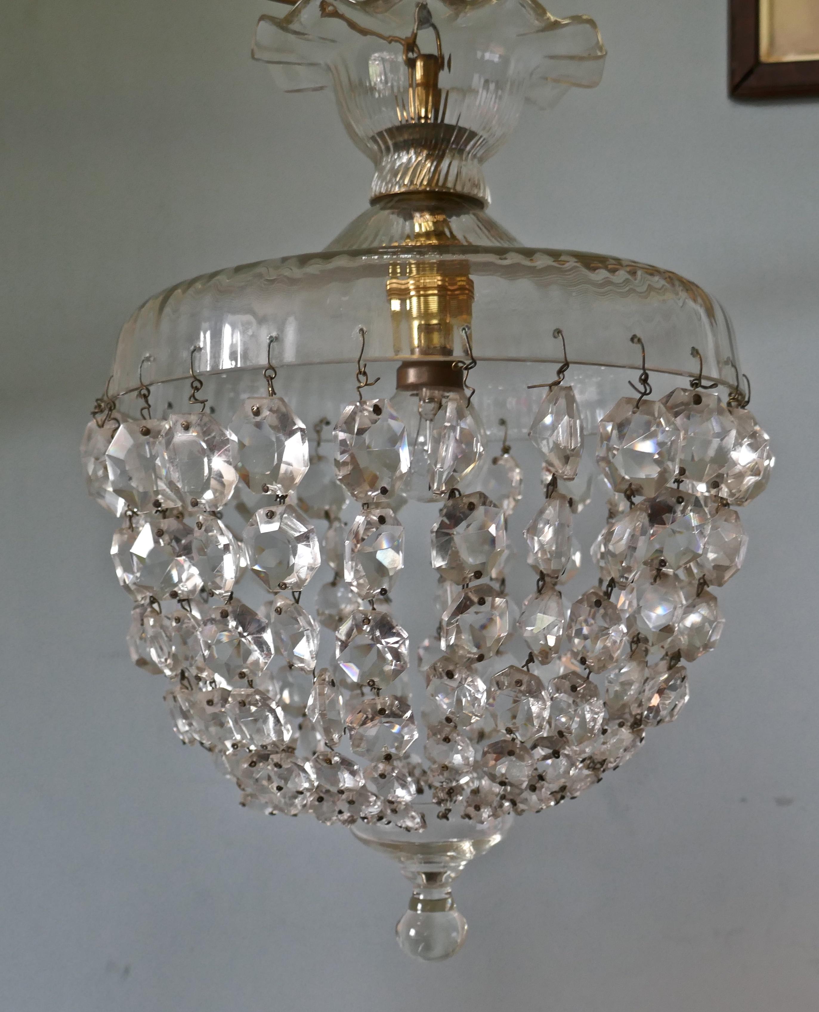 Large French basket crystal chandelier

This is a very pretty crystal chandelier, the top has a has a decorative twist to the glass 


The hanging basket is suspended from a wide glass crown with chains of crystal beads , this piece is very