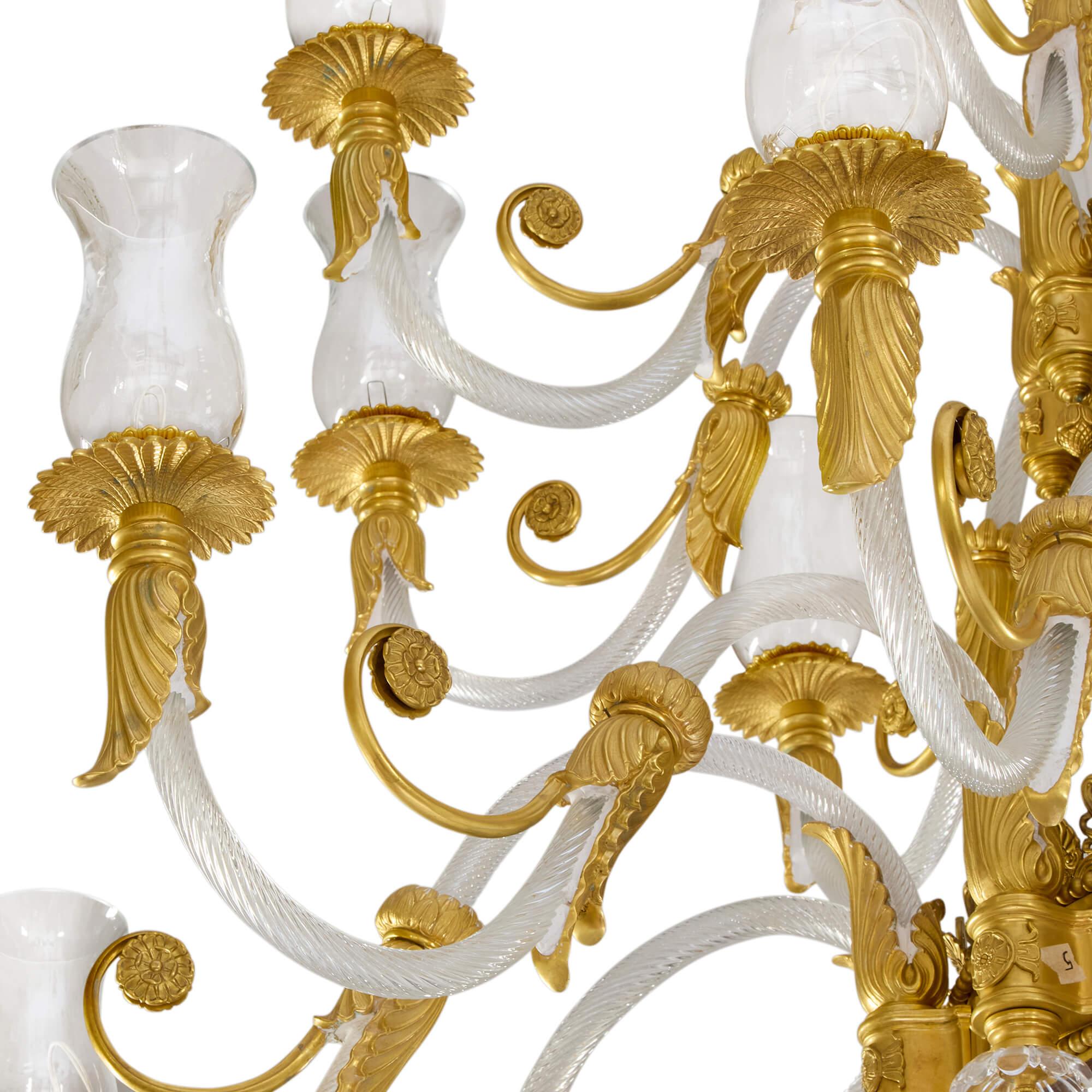 XX secolo Grande lampadario francese in stile Belle Époque in bronzo dorato patinato e vetro ormolu in vendita