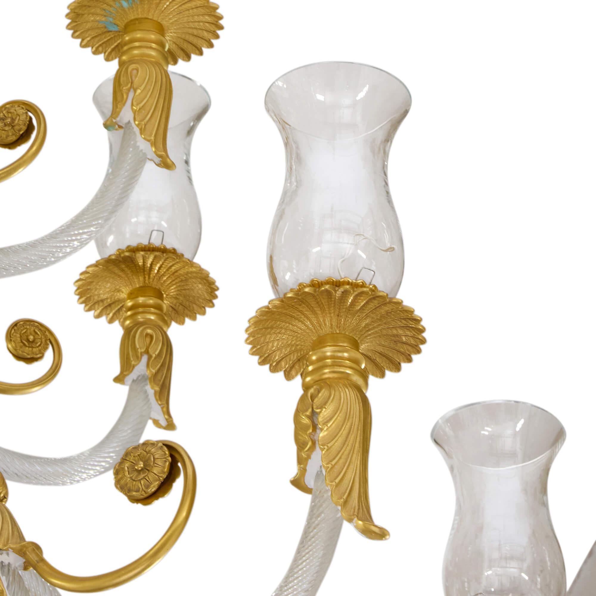 Bronzo Grande lampadario francese in stile Belle Époque in bronzo dorato patinato e vetro ormolu in vendita