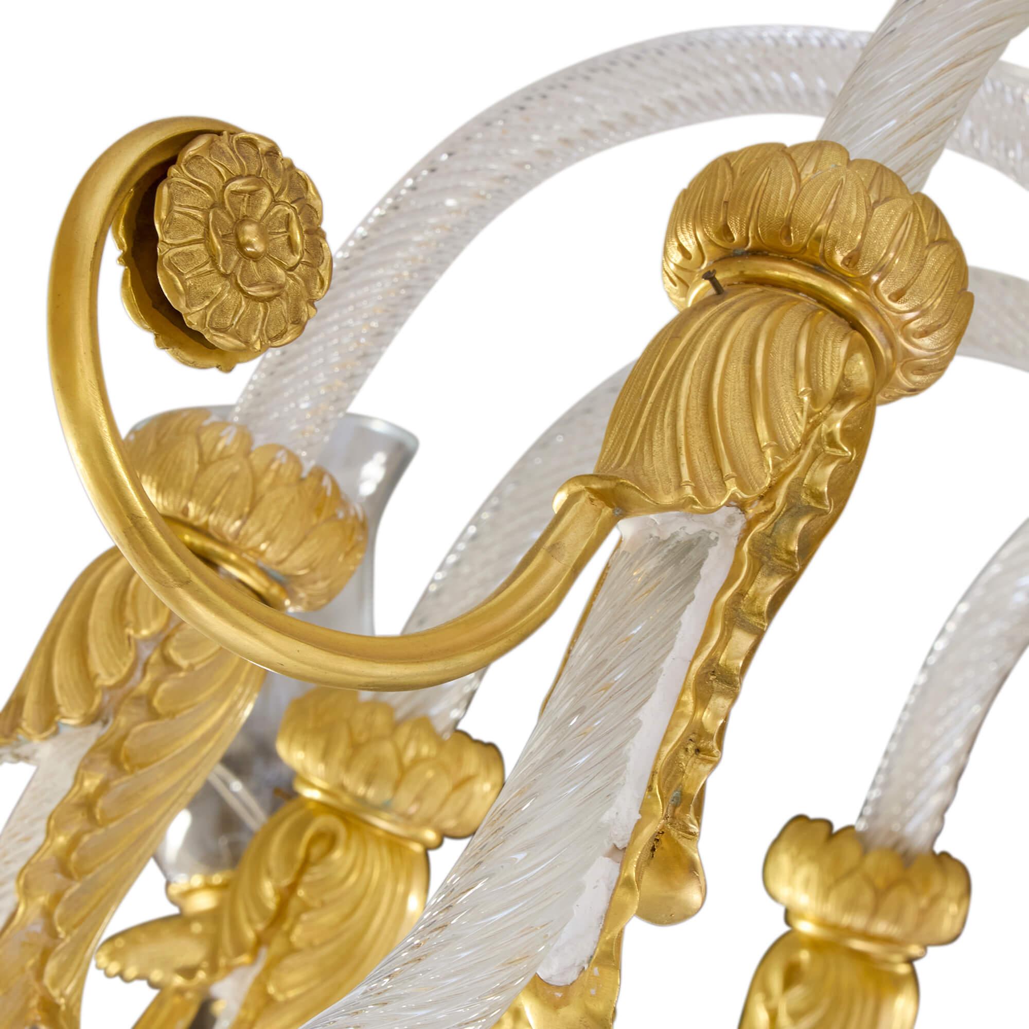 Grande lampadario francese in stile Belle Époque in bronzo dorato patinato e vetro ormolu in vendita 1