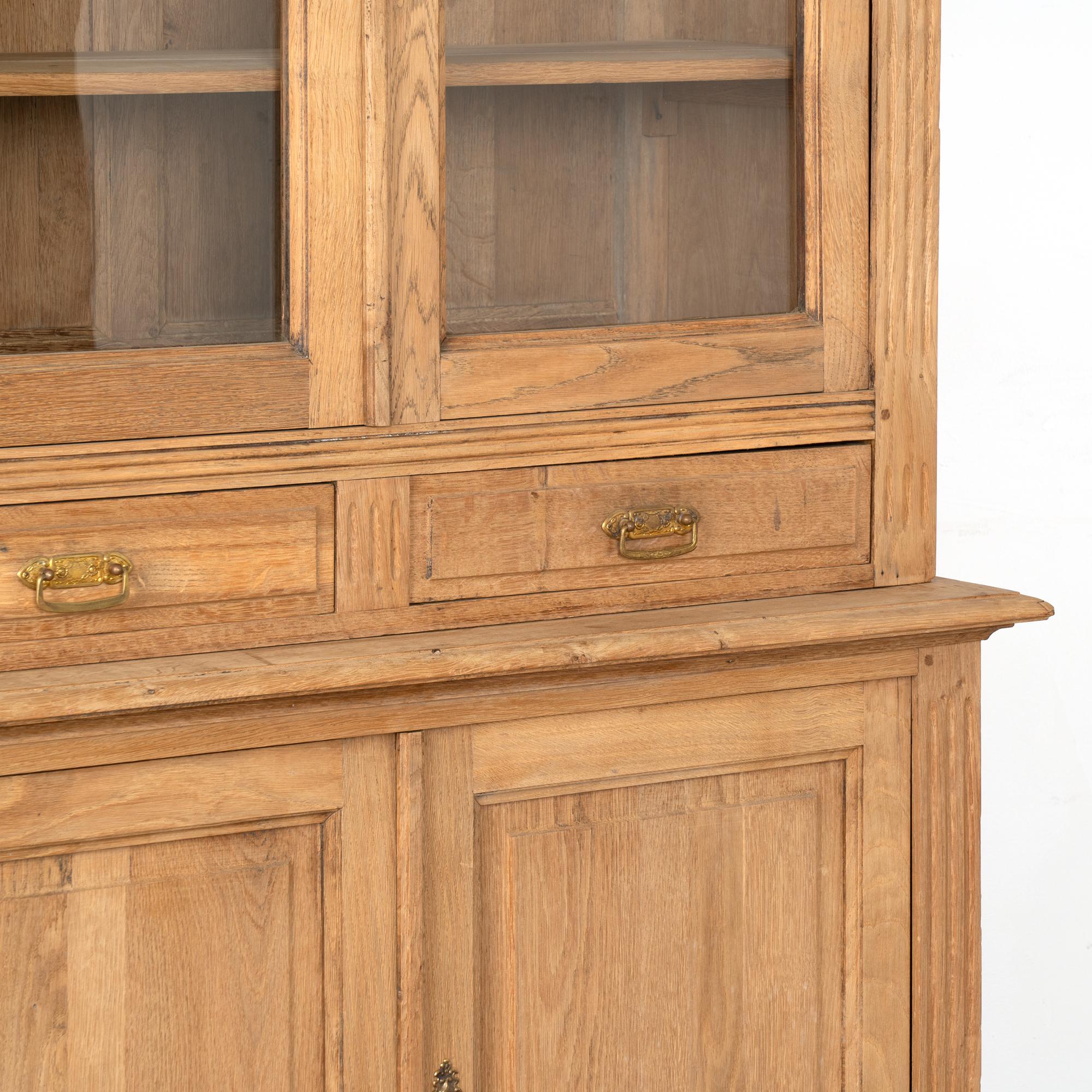 Large French Bleached Oak Bookcase Display Cabinet, circa 1940 For Sale 3