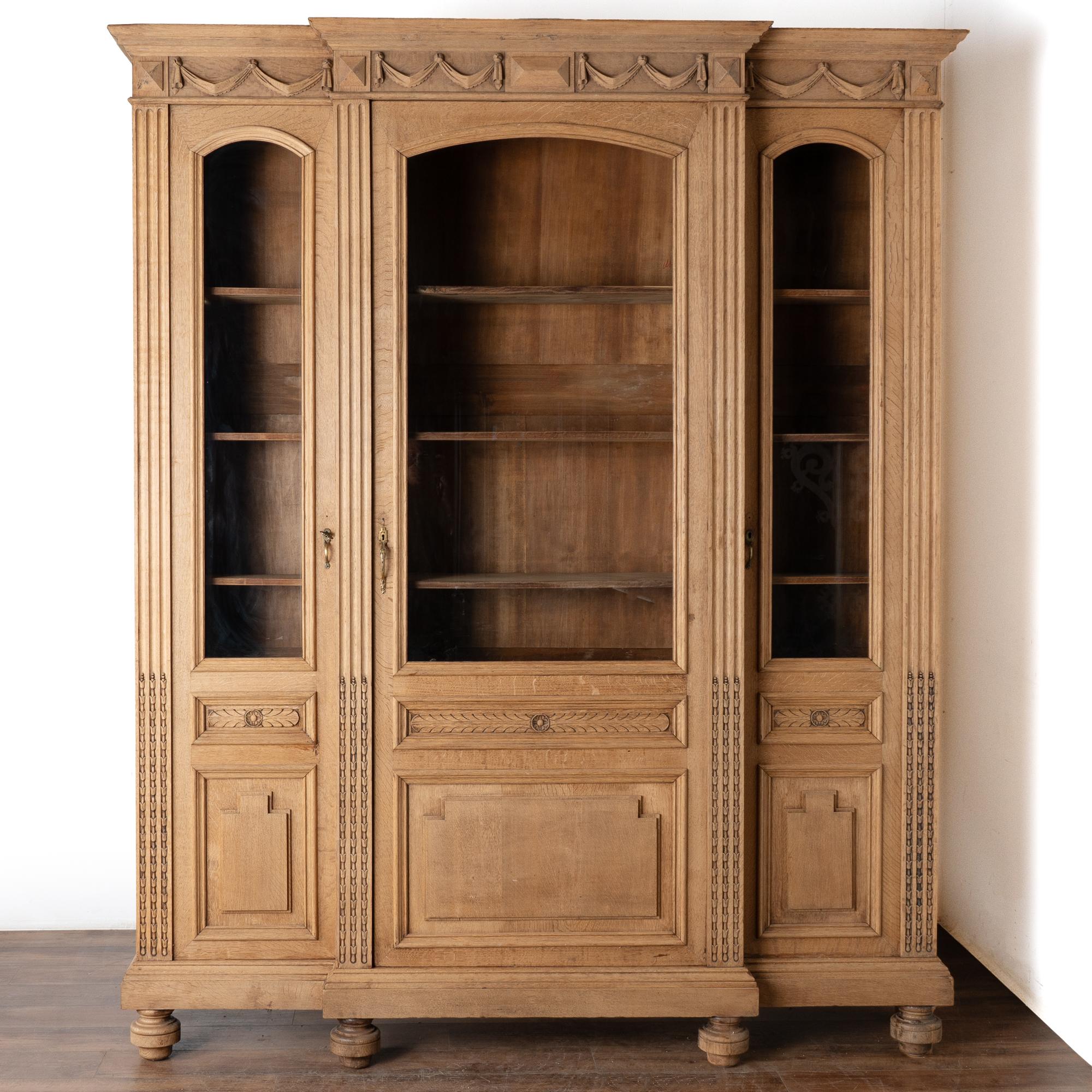 Large French Bleached Oak Bookcase Three Door Display Cabinet, Circa 1890 In Good Condition In Round Top, TX