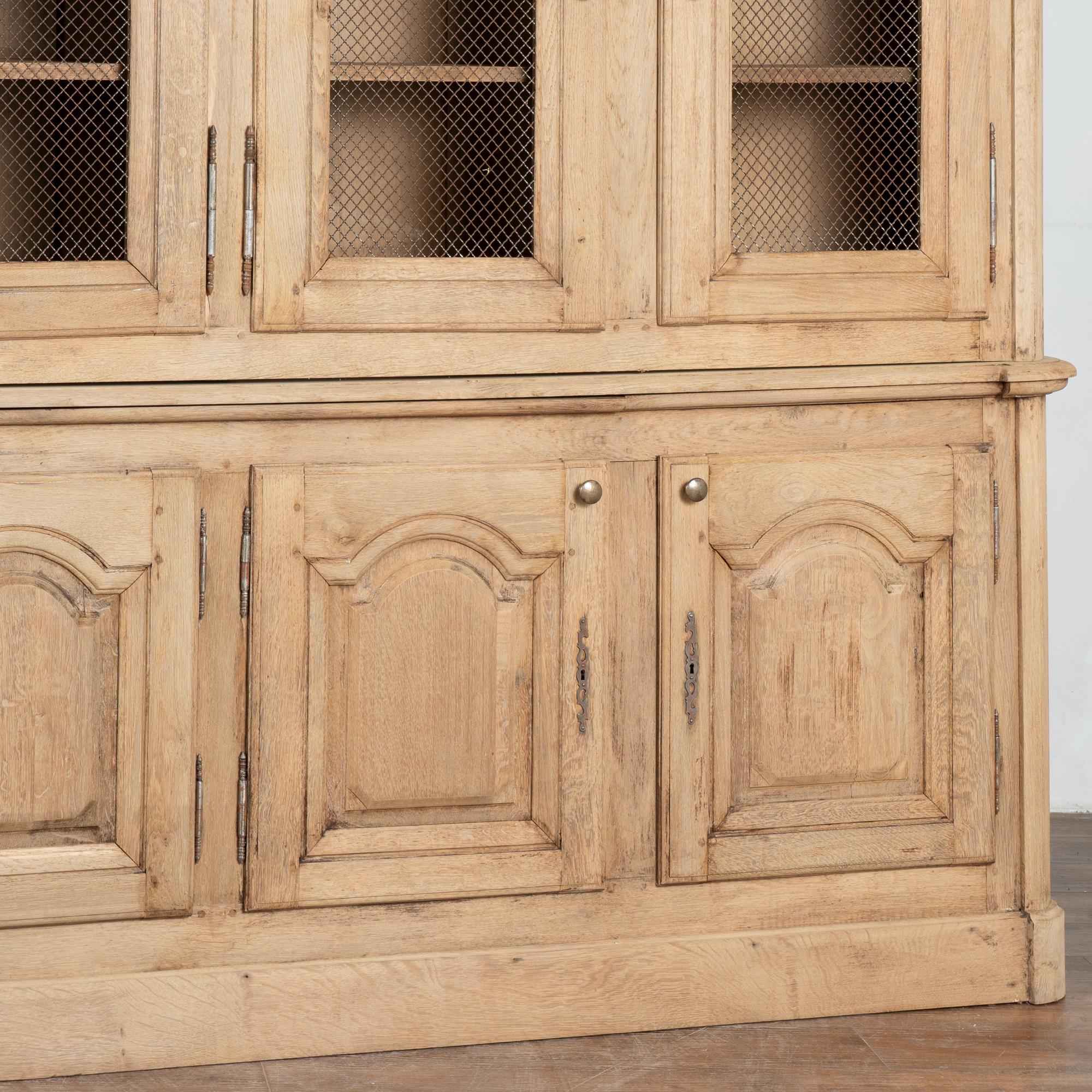 Grande mobile espositivo francese in Oak sbiancato Libreria circa 1890 in vendita 4