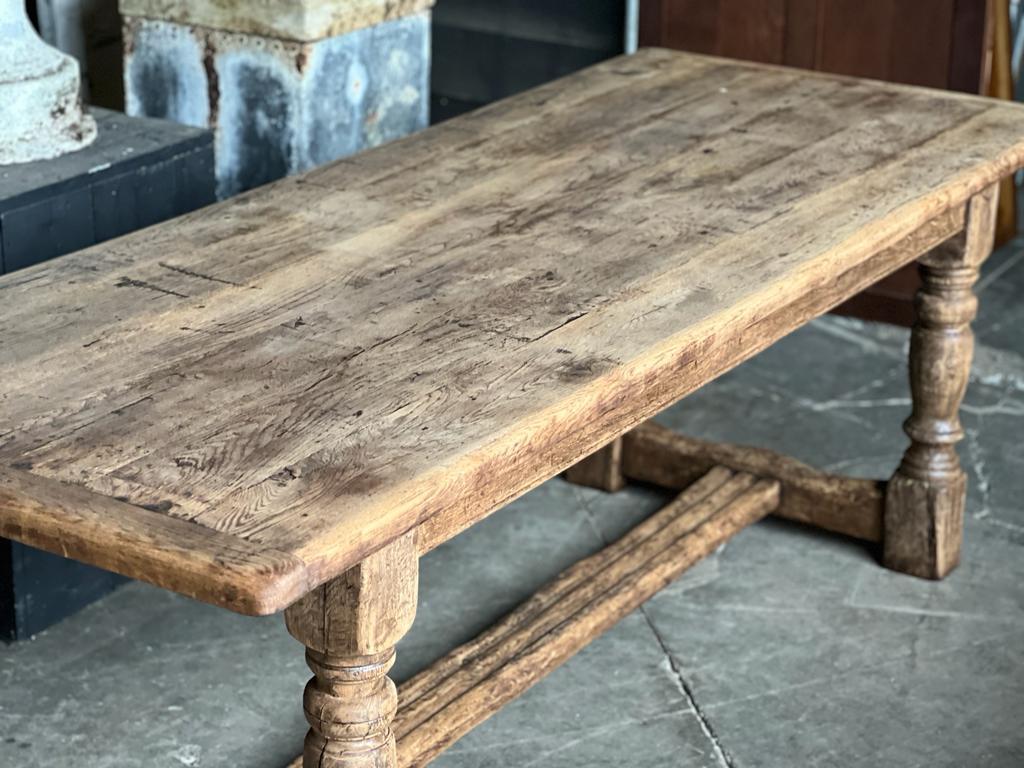 A lovely solid oak farmhouse refectory dining table. French in origin and dating to the early 1900s. Of excellent quality construction this will around for generations to come. A decent end overhang for the chair and the knee clearance is very good.